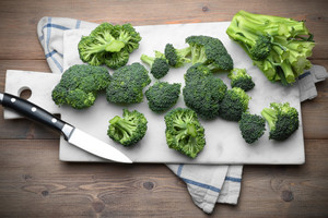 Organic Broccoli Crowns - lb