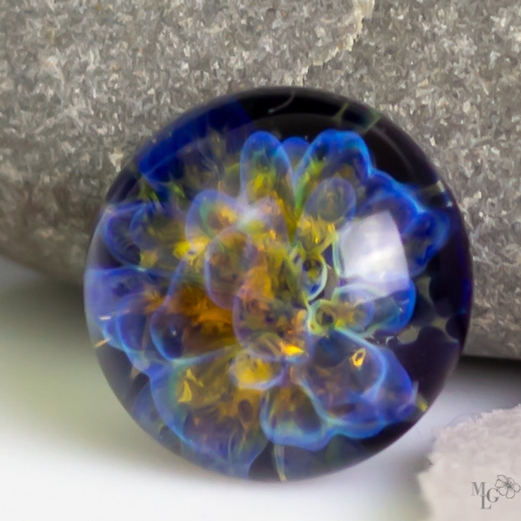 What a bright shining star this little 15mm cabochon is. The center seems to glow from within it's deep blue base