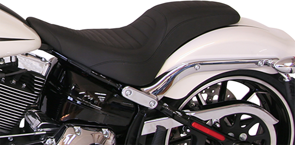 MUSTANG Tripper Fastback Seat- Ribbed - FXSB 76781