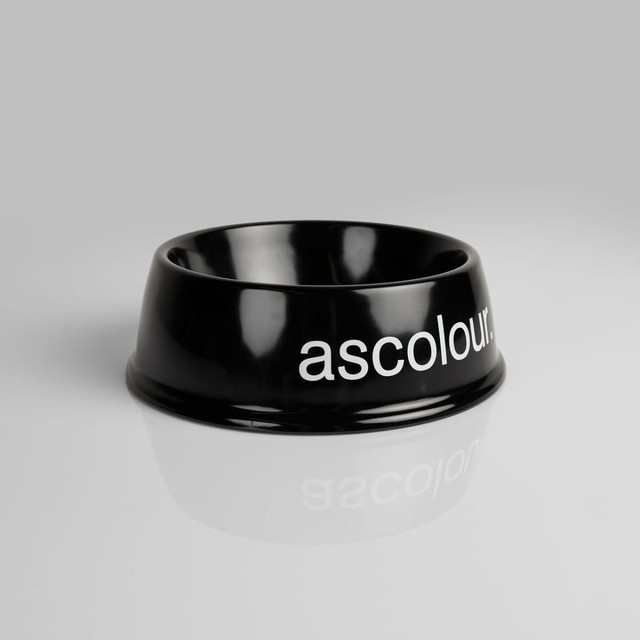A black pet bowl with a glossy finish and a branding logo. Ideal for pet accessories.