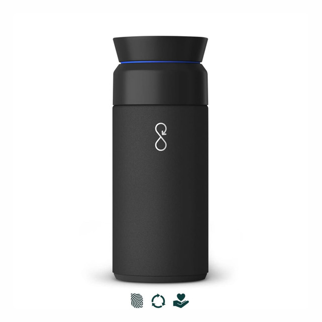 A drink bottle in sleek black with a rounded top, featuring a logo and a blue accent.
