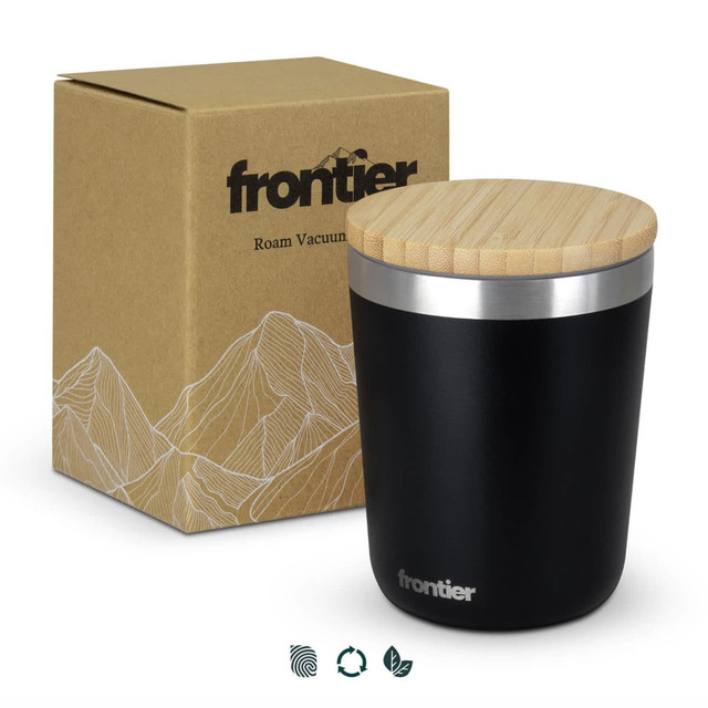 A drink bottle in black with a wooden lid, presented alongside a simple cardboard box with a logo.