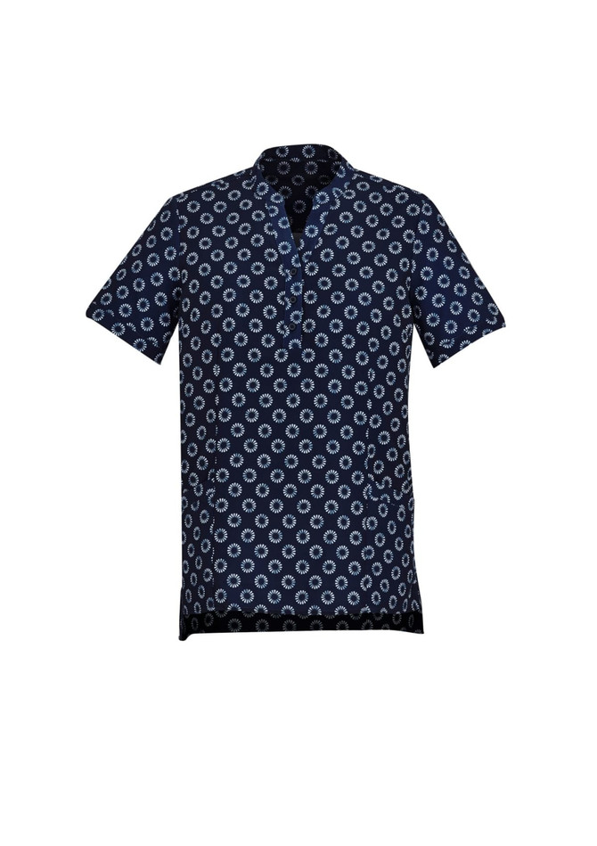 A short-sleeved tunic in navy blue with a white daisy print pattern, featuring a collar and a pocket.
