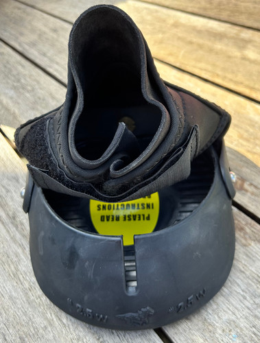 Almost New! Easyboot Glove Soft Hoof Boot size 2.5W (1 single boot)