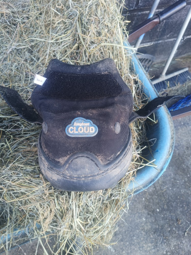 Used Easyboot Cloud Hoof Boots size 4 (1 pair)