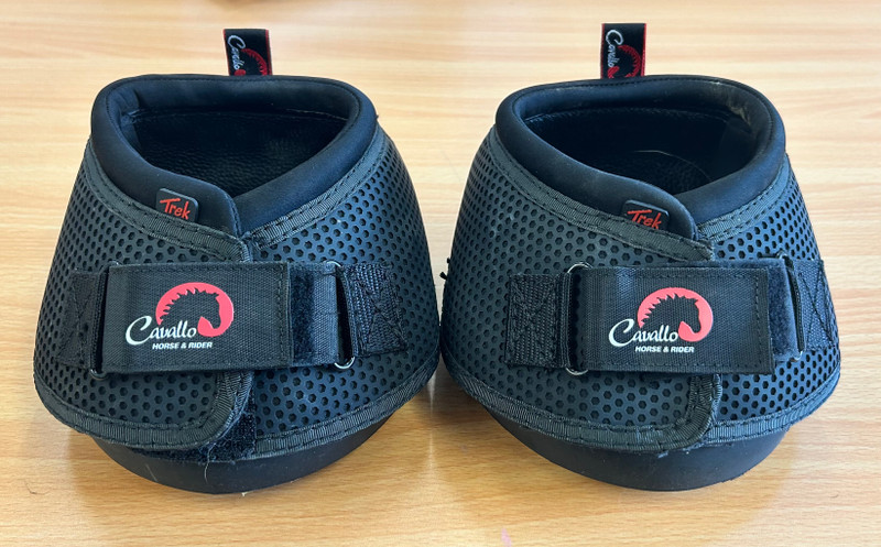 Almost New! Cavallo Trek Hoof Boots size 5 Regular (1 pair)