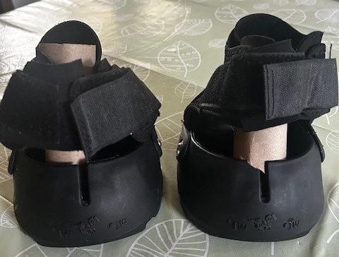 Brand new! Easyboot Glove Soft Hoof Boots size 1 wide (1 pair)