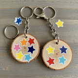 583rk2t8it34t35u6kthgavs6e-14632-Natural-Wood-Slices-Medium-6-8cm-250g-SuppIm-lifestyle-star-keychains.jpeg