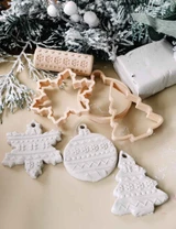 6p5g2755jp5u5fis6vr0fhac62-15242-Christmas-Ornament-Eco-Roller-And-Cutter-Set-2-Web.jpg