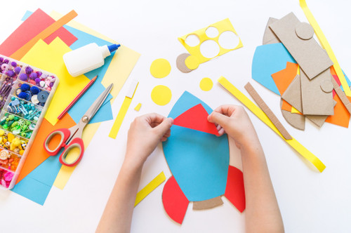 k95qkjak4h62l8f4104nlgmm6m-13884_Kinder_Coloured_Paper_Assorted_Colours_80gsm_A4_50sht_Lifestyle_3.jpg