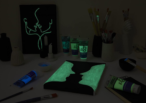 8v23auf30l48tednunrii23o2k-13945_Jasco_Glow_in_the_dark_paint_green_100ml_Lifestyle.jpg