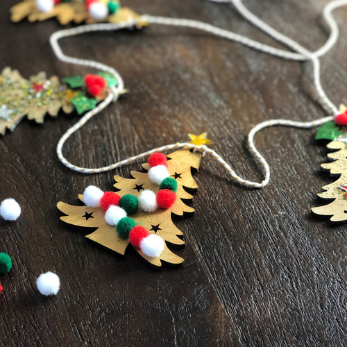 kosb5qv5dh3qd464hm2hetmf3r-15219-Christmas-Pom-Poms-Assorted-Colours-10mm-200pc-Ribtex-2-Web.jpg