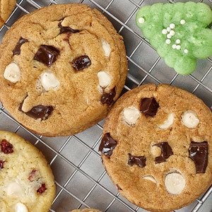 White & Dark Chocolate Chunk Cookie Mix (Heat-Sensitive) White & Dark Chocolate Chunk Cookie Mix (Heat-Sensitive)