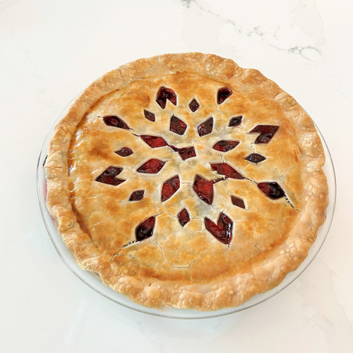 Give your pies 🥧 a seasonal flourish with our Swirl Leaf Pie Top Cutter.  🍁🍂 Just place it over rolled-out dough, then use a rolling pin to…