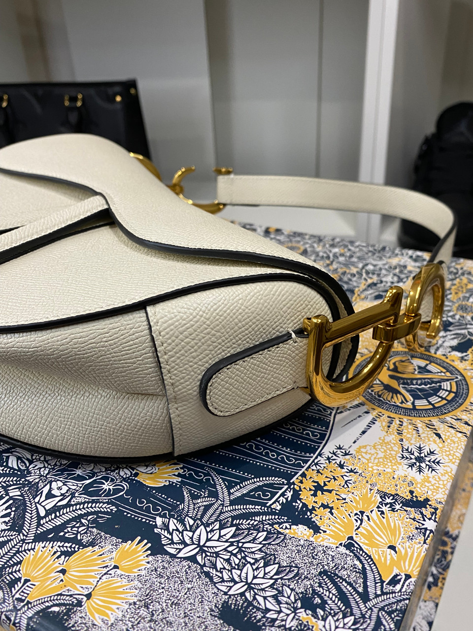 Dior Saddle Bag White LBOAUS