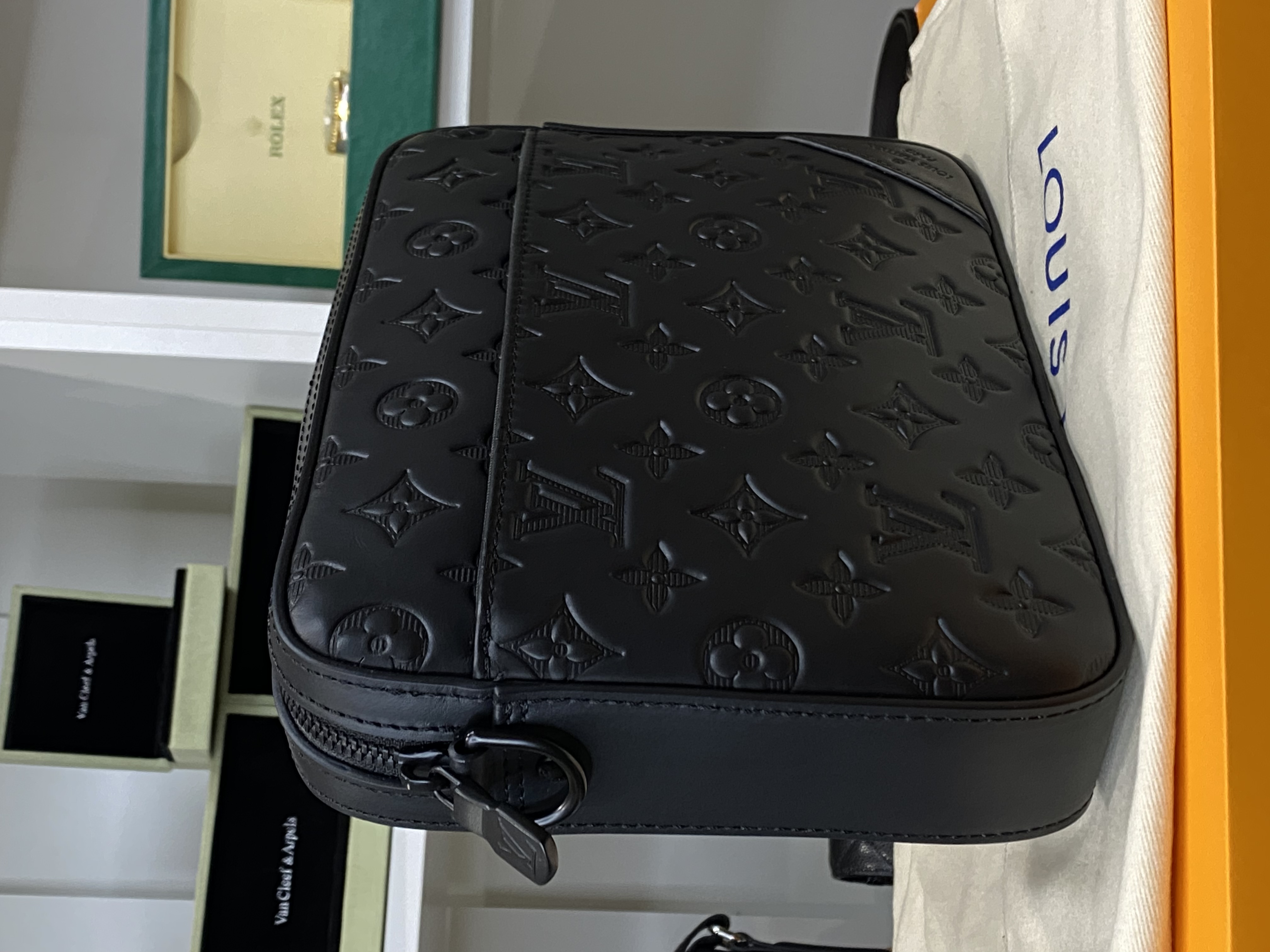 Louis Vuitton Duo Messenger 'Black' – DeluxeDesigner