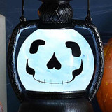 Festive 19cm Battery Operated Lit Skull Lantern Water Spinner 2