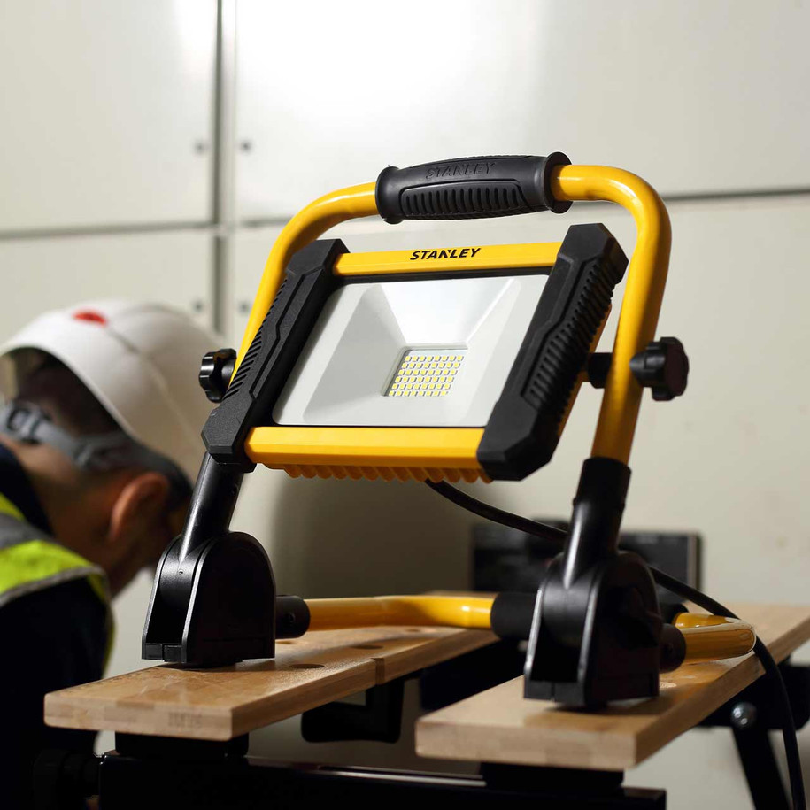Stanley 20W LED Folding Work Light in Black & Yellow 3