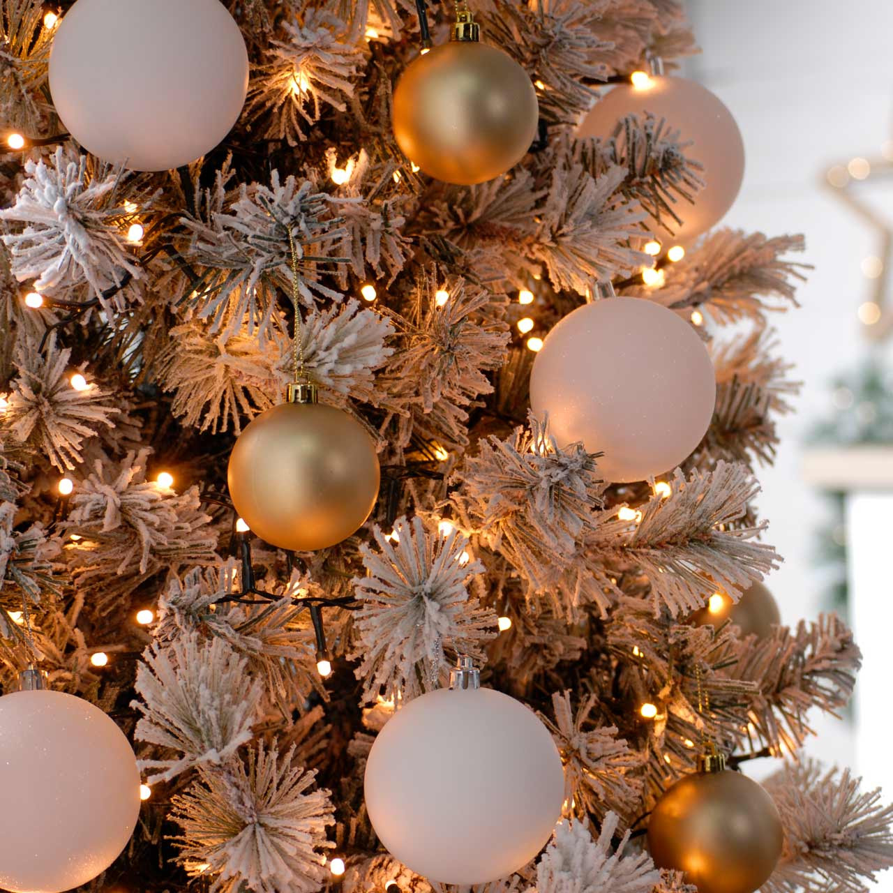 Festive Indoor & Outdoor 6ft Christmas Tree Glow-Worm Lights 750 Warm White LEDs