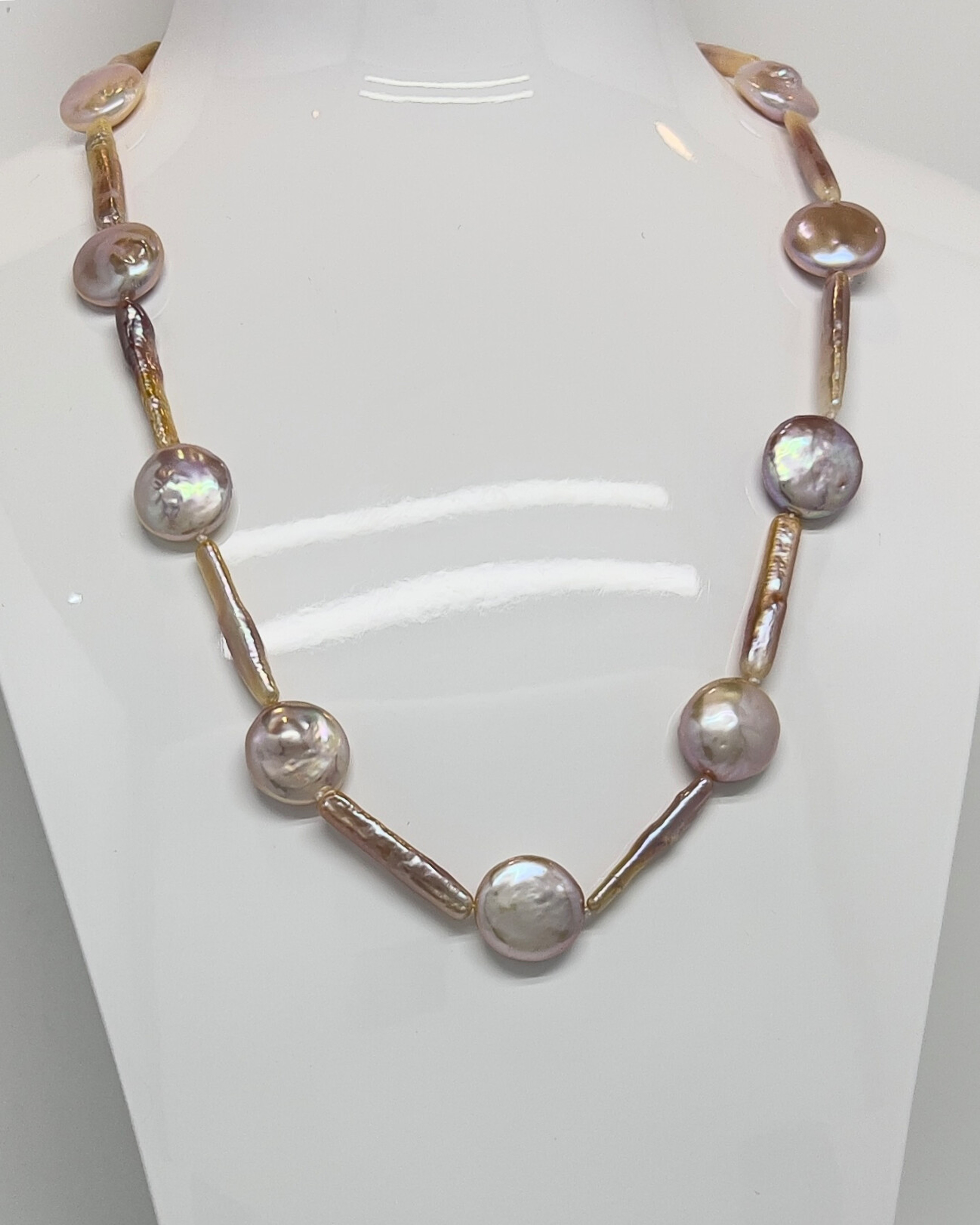 Classic button satellite chain necklace with purple-pink elongate pearls and rhodium-plated 925 sterling silver