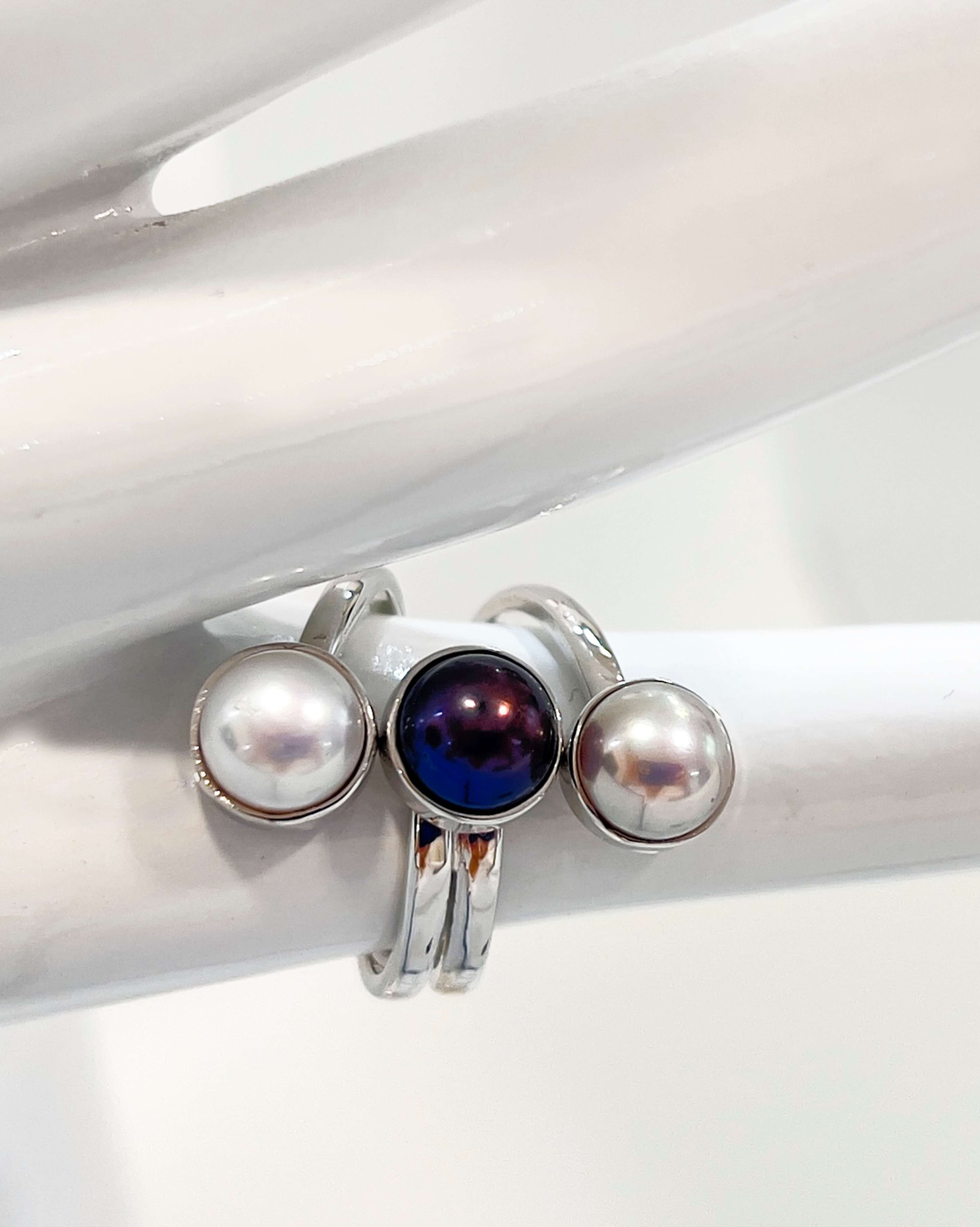 Classic round statement ring with three coloured freshwater pearls on a rhodium-plated band