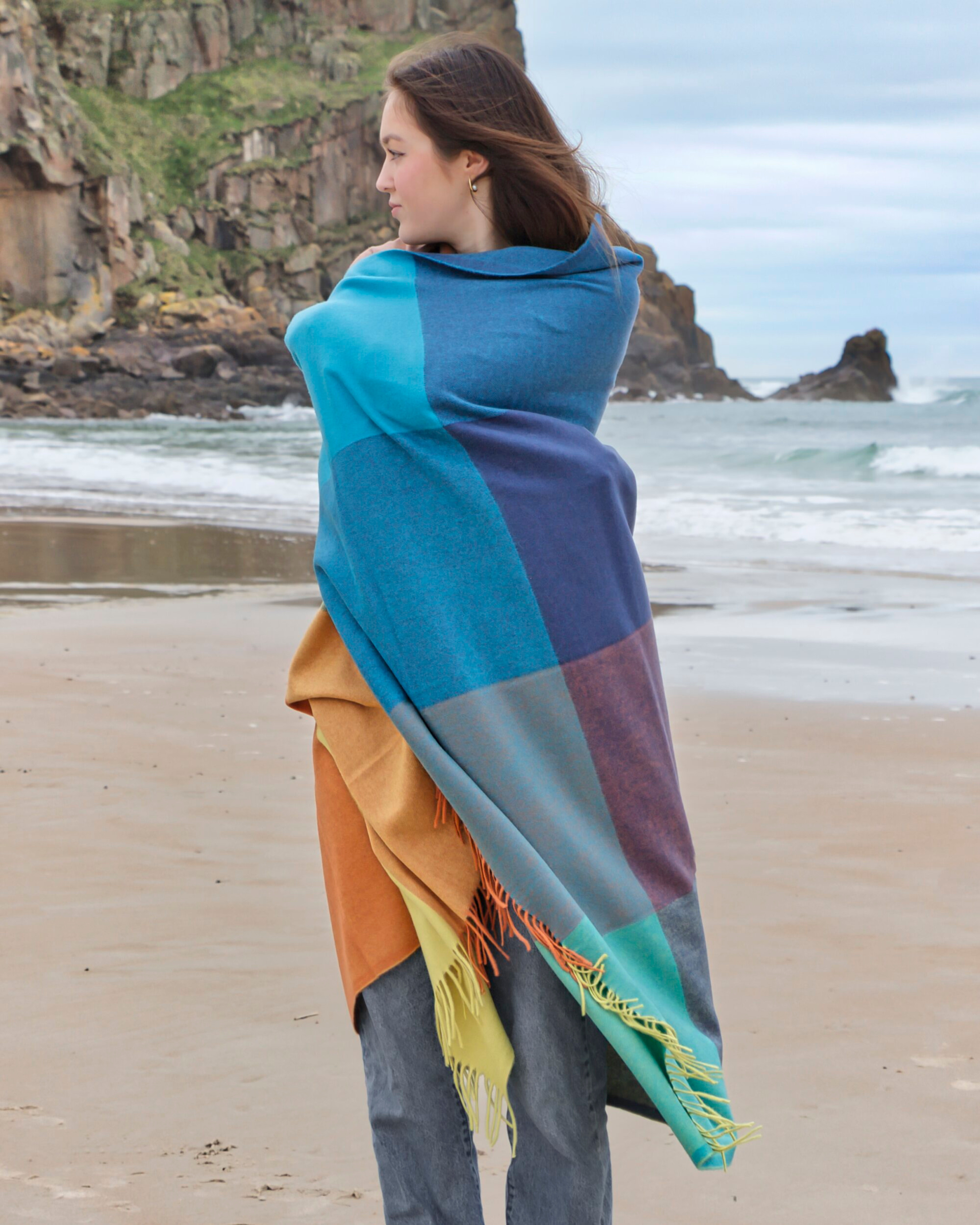 Multi-coloured cashmere checked pattern blanket with tassels