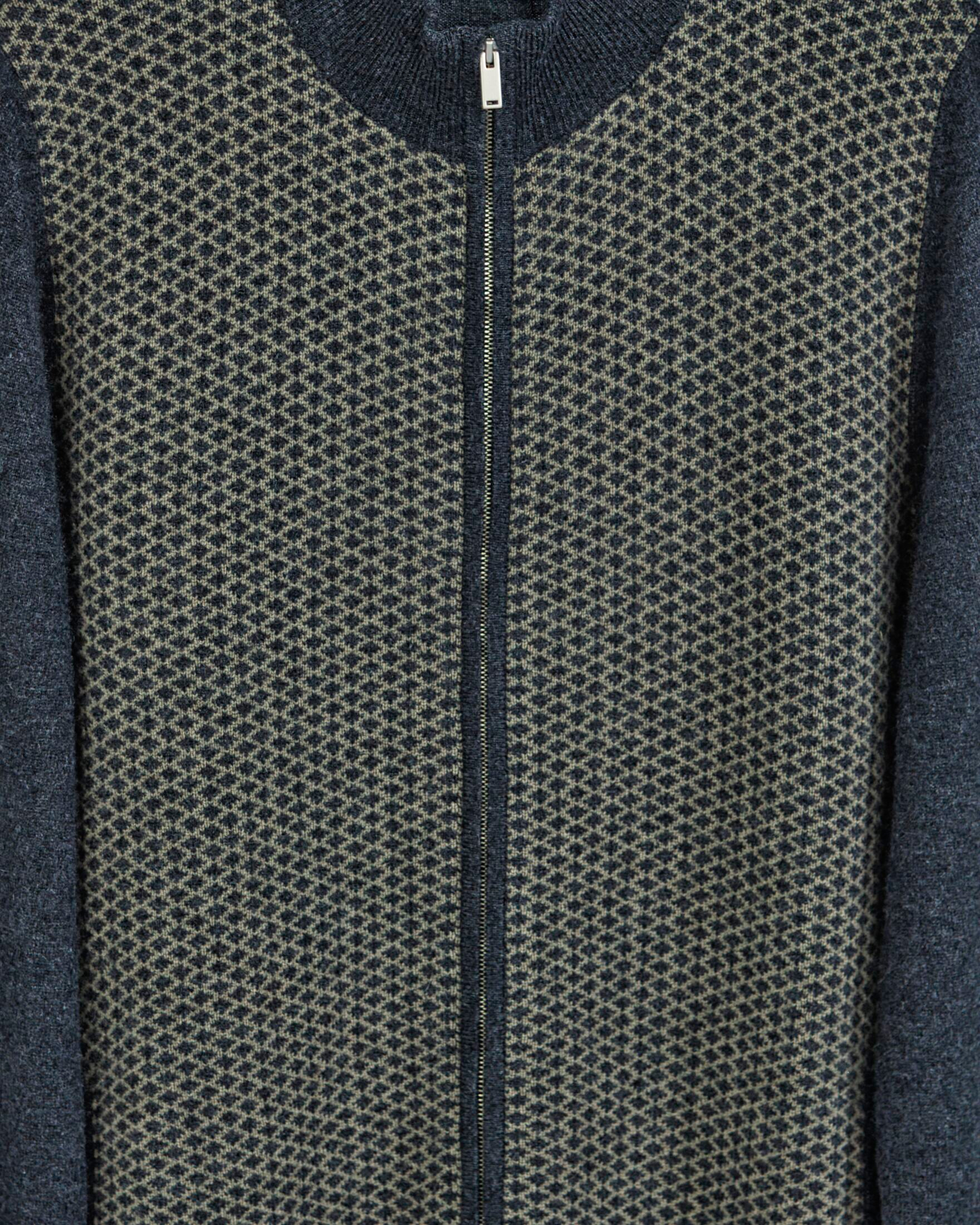 Close up of two-tone cashmere cardigan with diamond pattern in natural grey