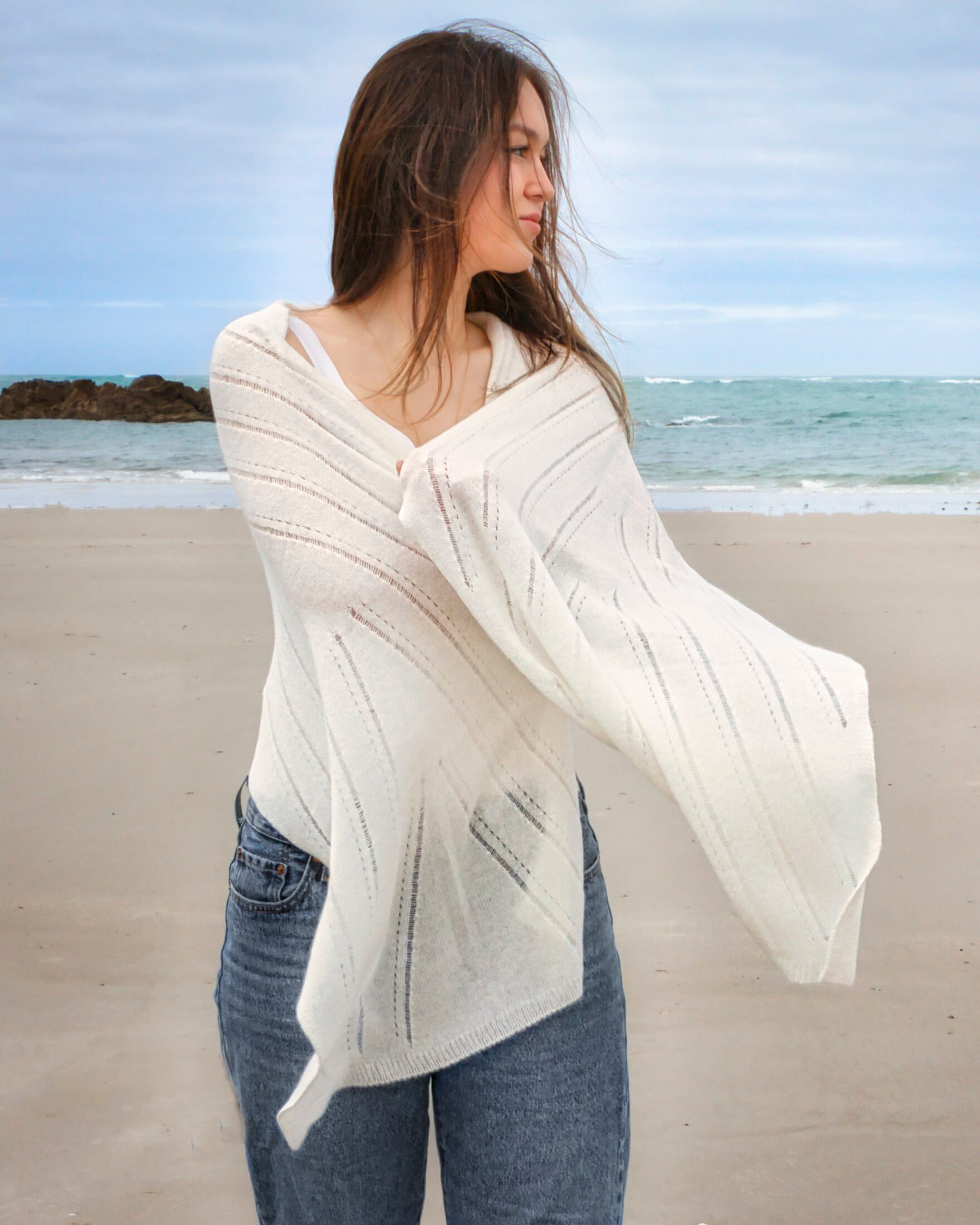 Unur model wearing a lightweight white cashmere knitted shawl with a diamond pattern