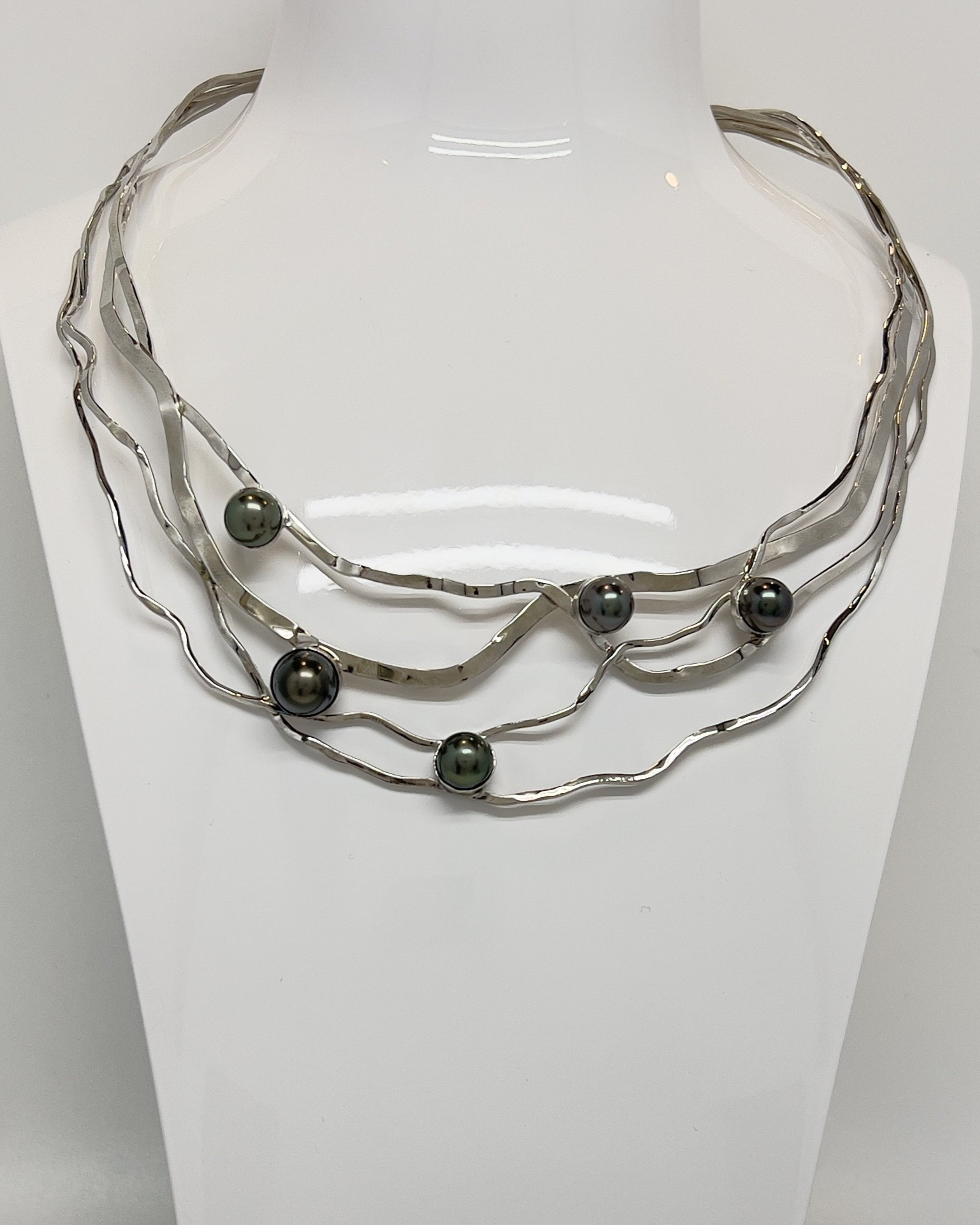 Unur Signature Torque Collar Necklace with five Tahitian pearls in rhodium-plated sterling silver lattice