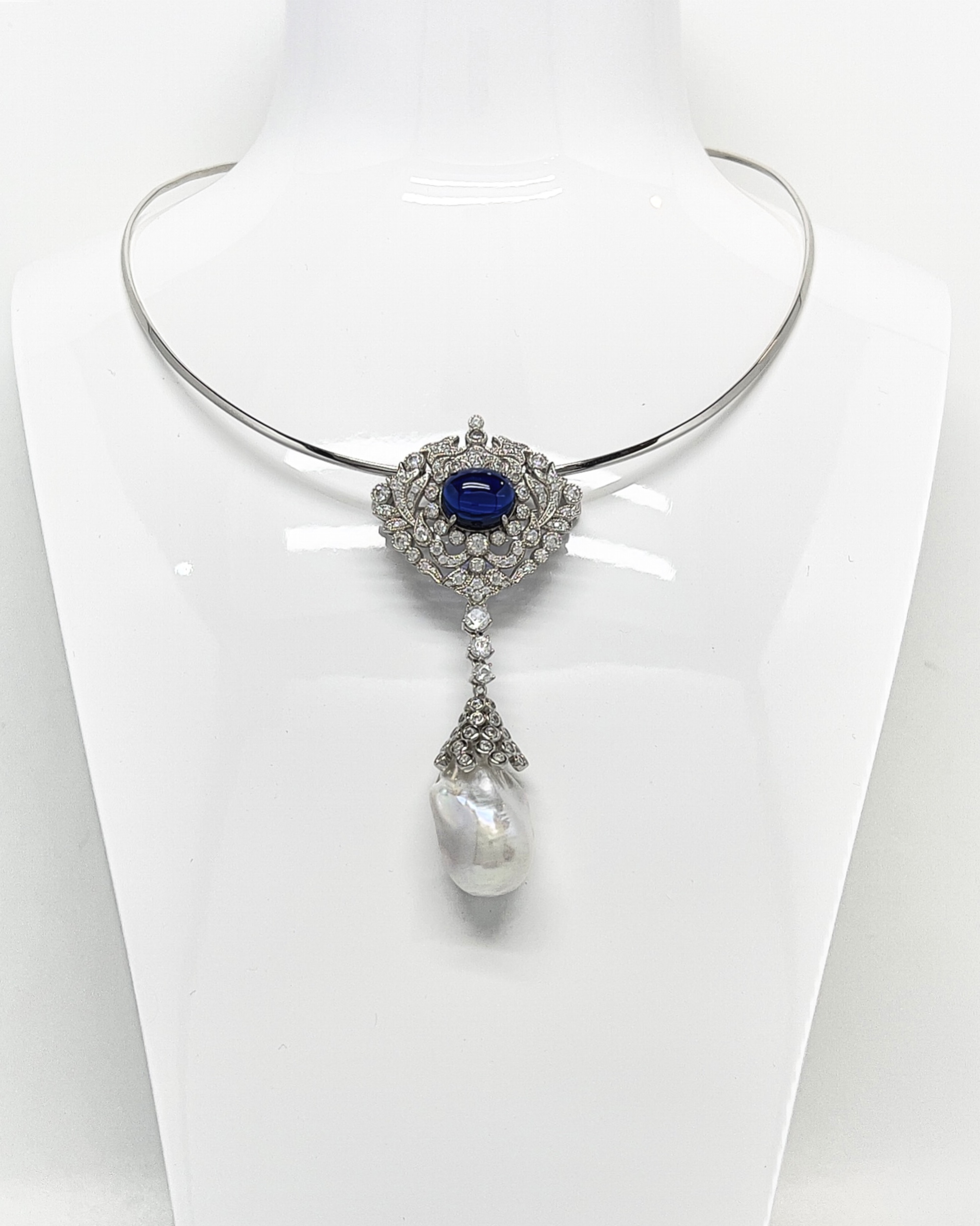 Unur Signature Pendant Necklace with baroque pearl and kyanite crystals on a rhodium-plated sterling silver collar