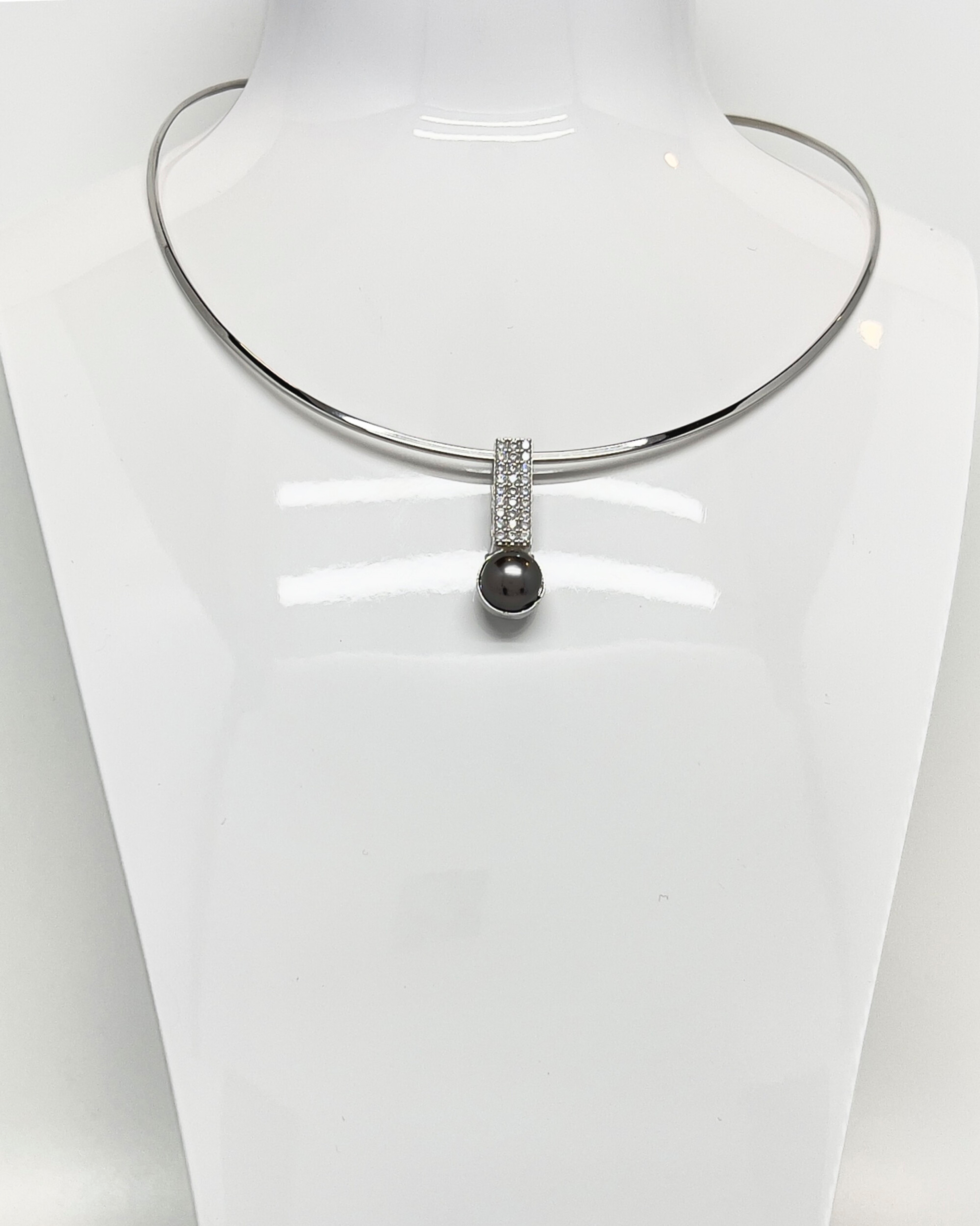 Signature tahitian pearl torque collar necklace with crystals