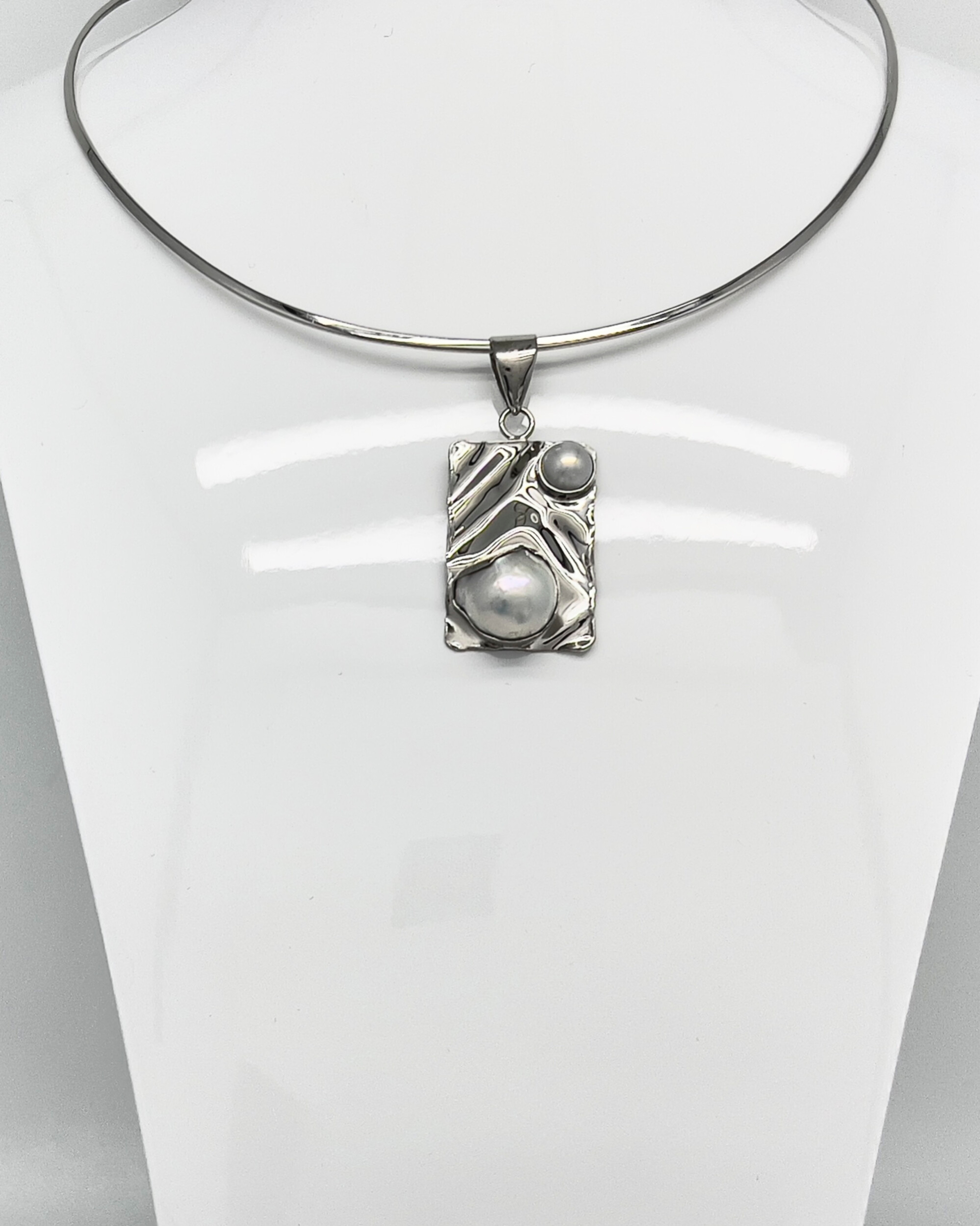 Signature baroque pearl statement pendant necklace with a rhodium-plated sterling silver collar