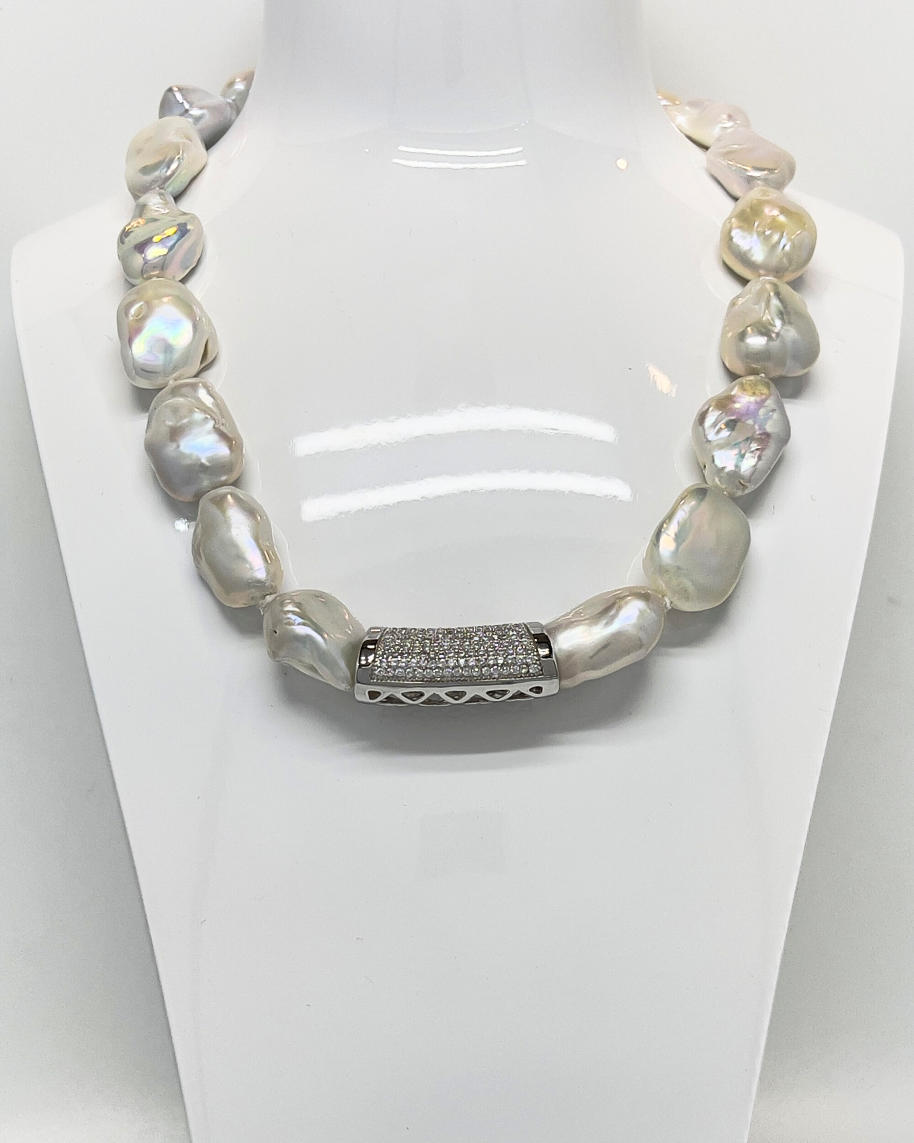 Signature baroque pearl pendant necklace with crystal ring