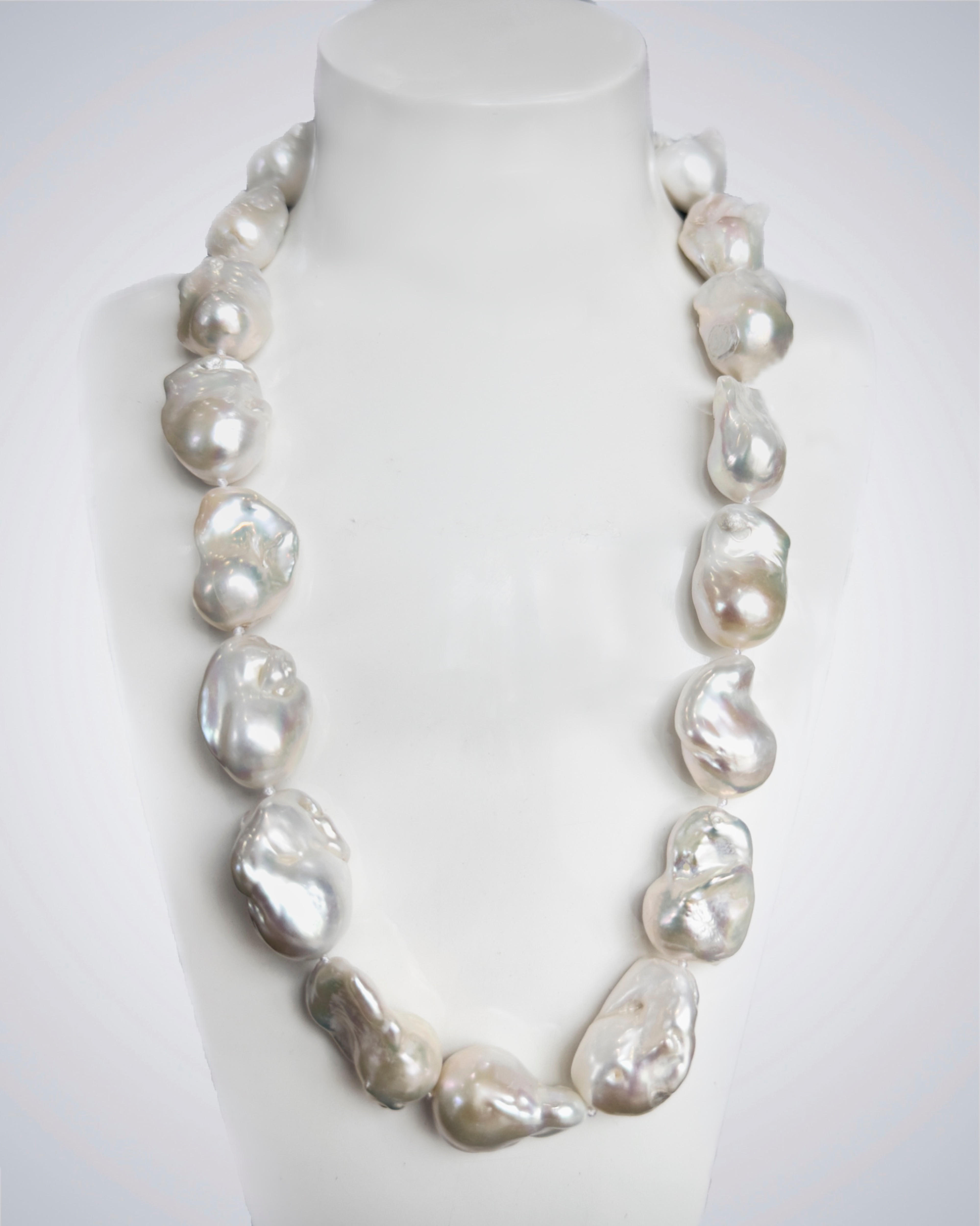 Signature baroque pearl statement necklace with 18 extra-large baroque pearls and rhodium-plated sterling silver