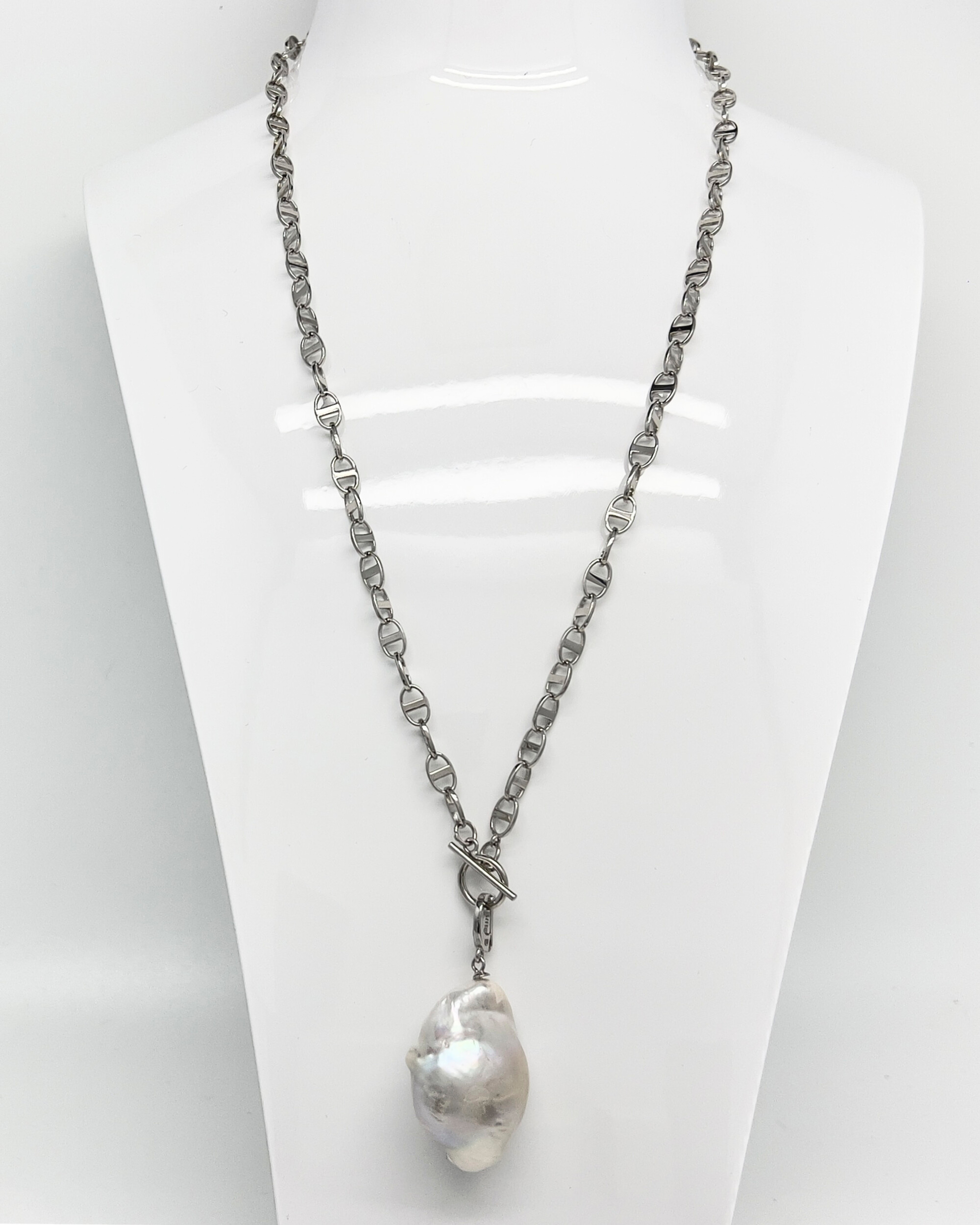 Signature baroque pearl pendant necklace with silver toggle cable chain