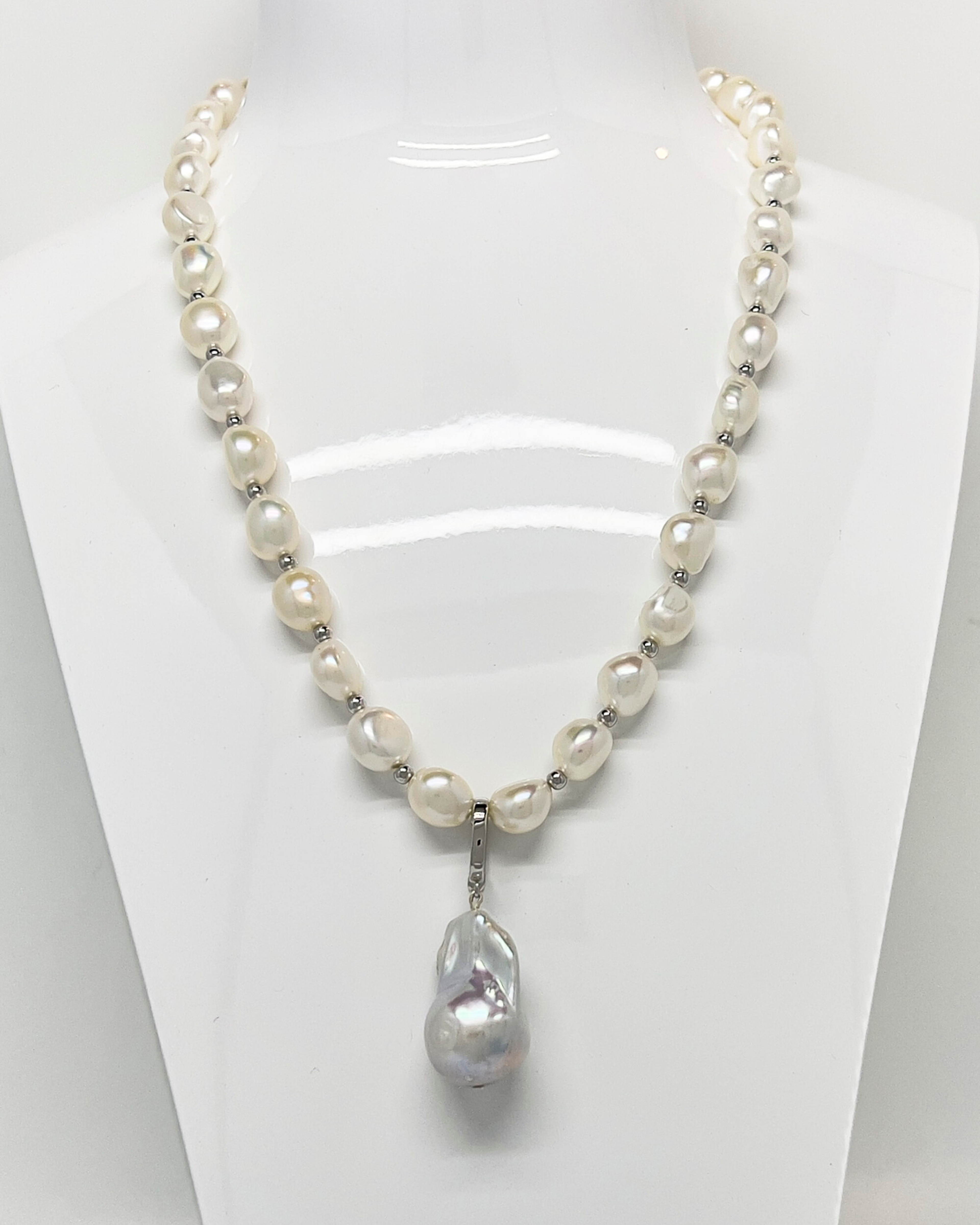 Signature baroque pearl pendant necklace with a silver chain
