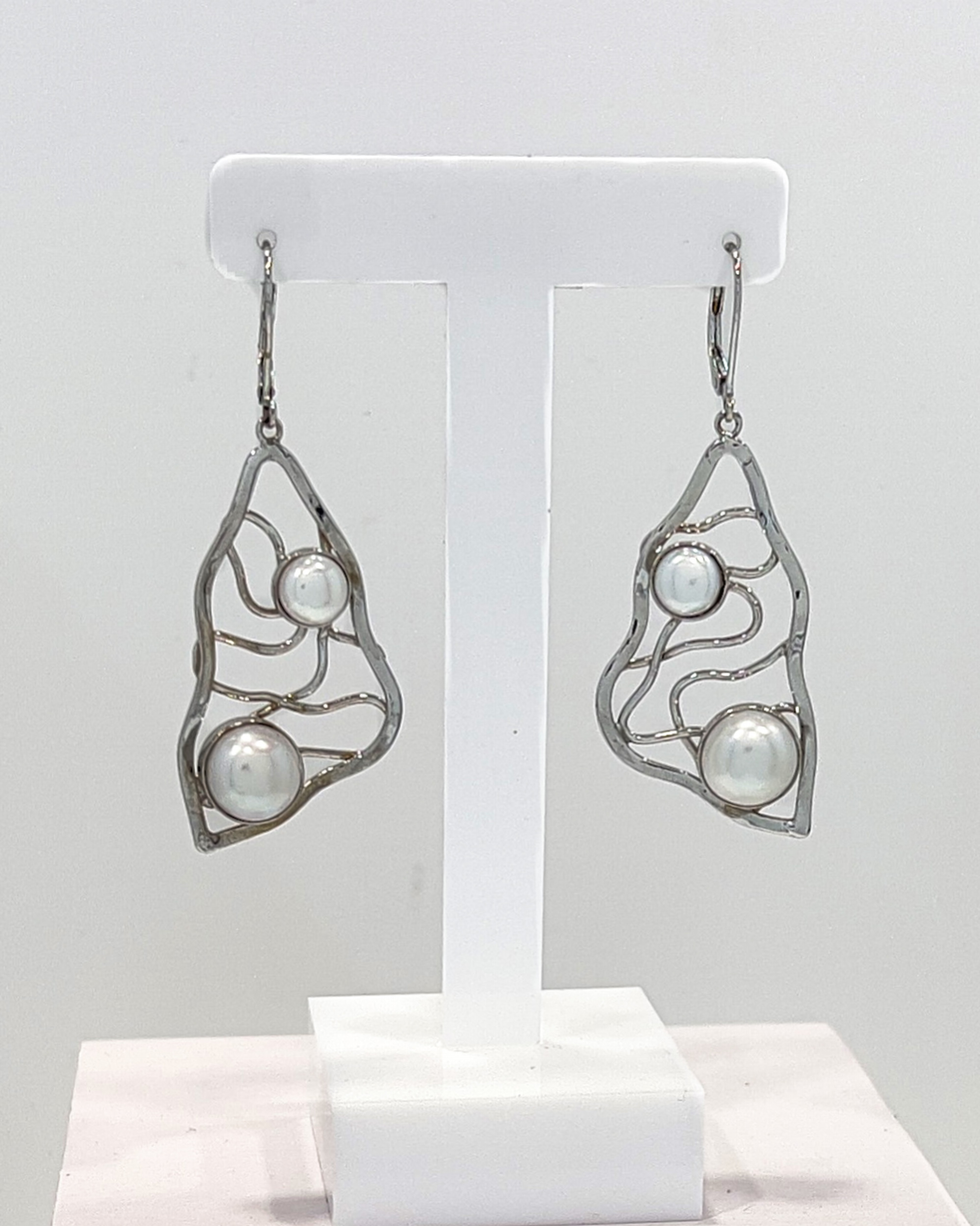 Signature round freshwater pearl silver lattice drop earrings