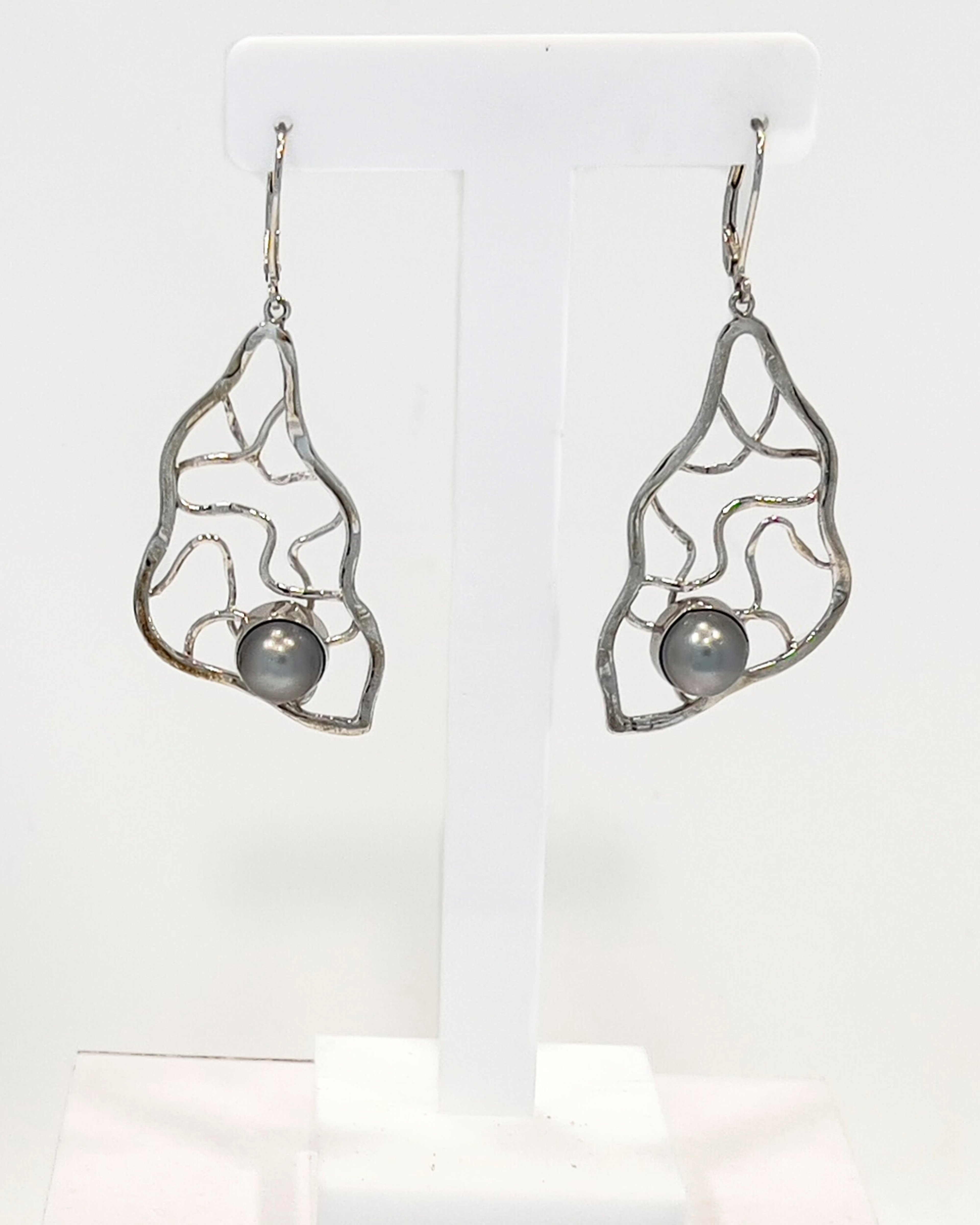 Signature Tahitian pearl and silver lattice drop earrings