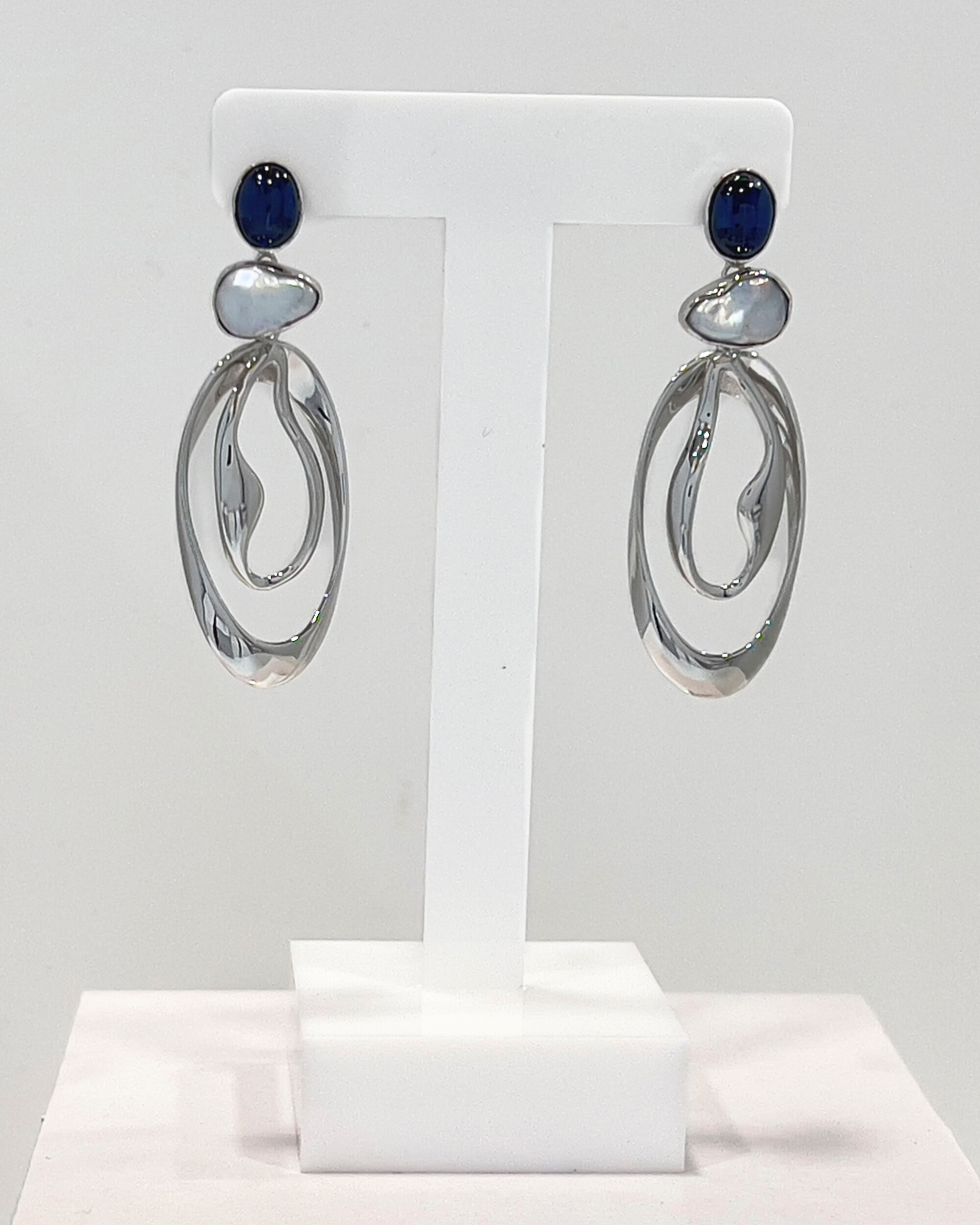Signature kyanite stud keshi pearl drop earrings with silver oval