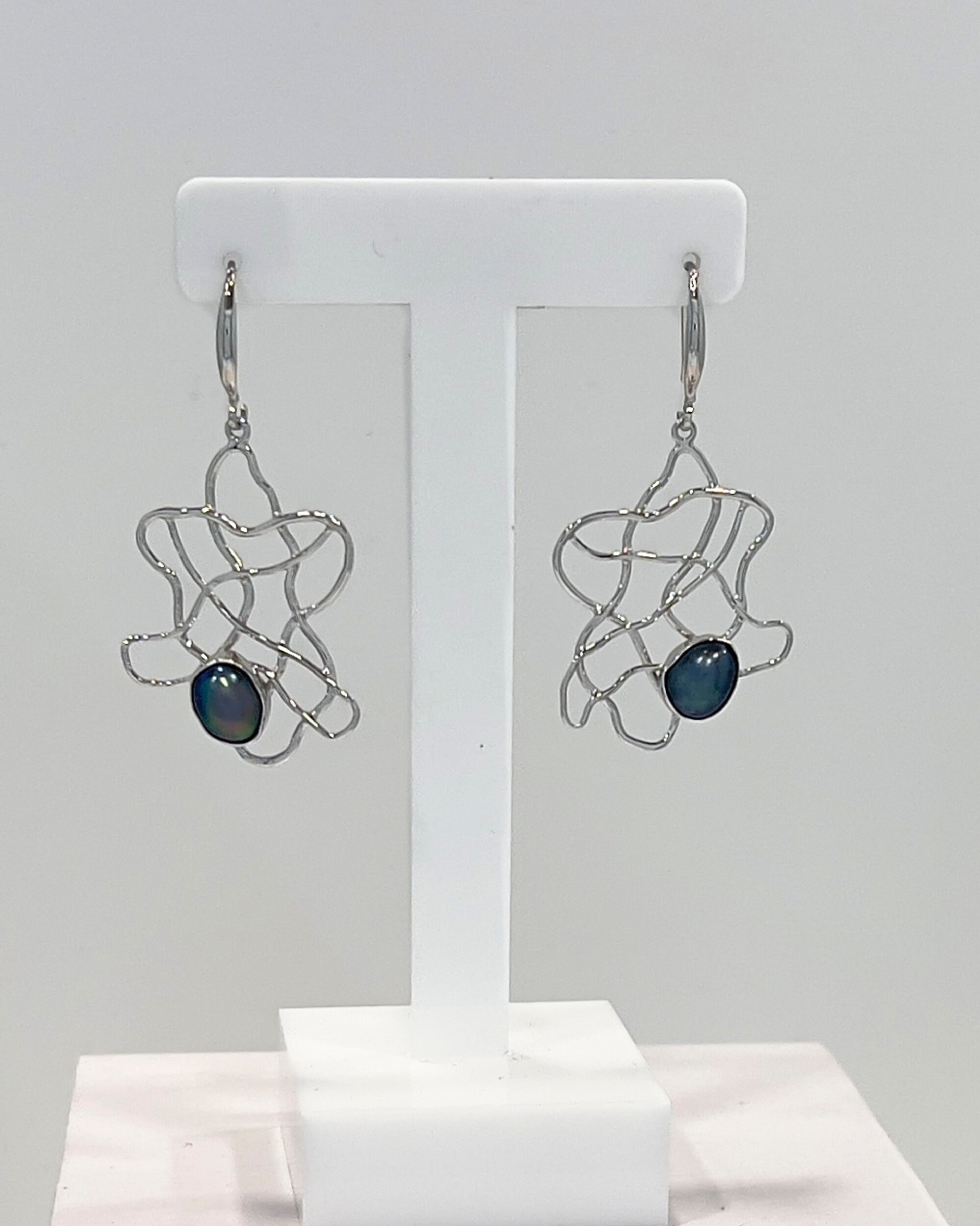 Unur Signature Drop Earrings with Tahitian pearls and rhodium-plated silver wave lattice