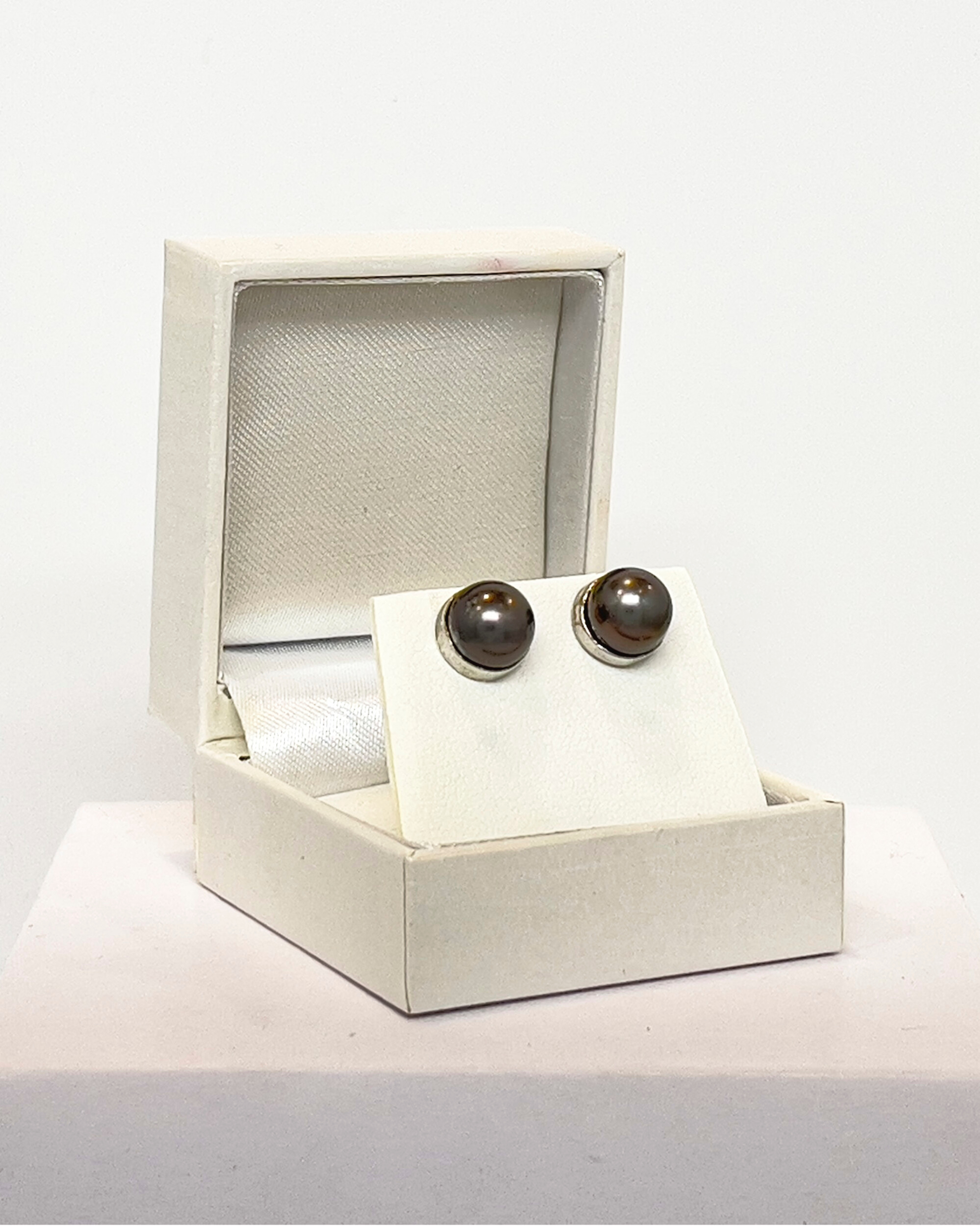 Signature round Tahitian pearl silver stud earrings
