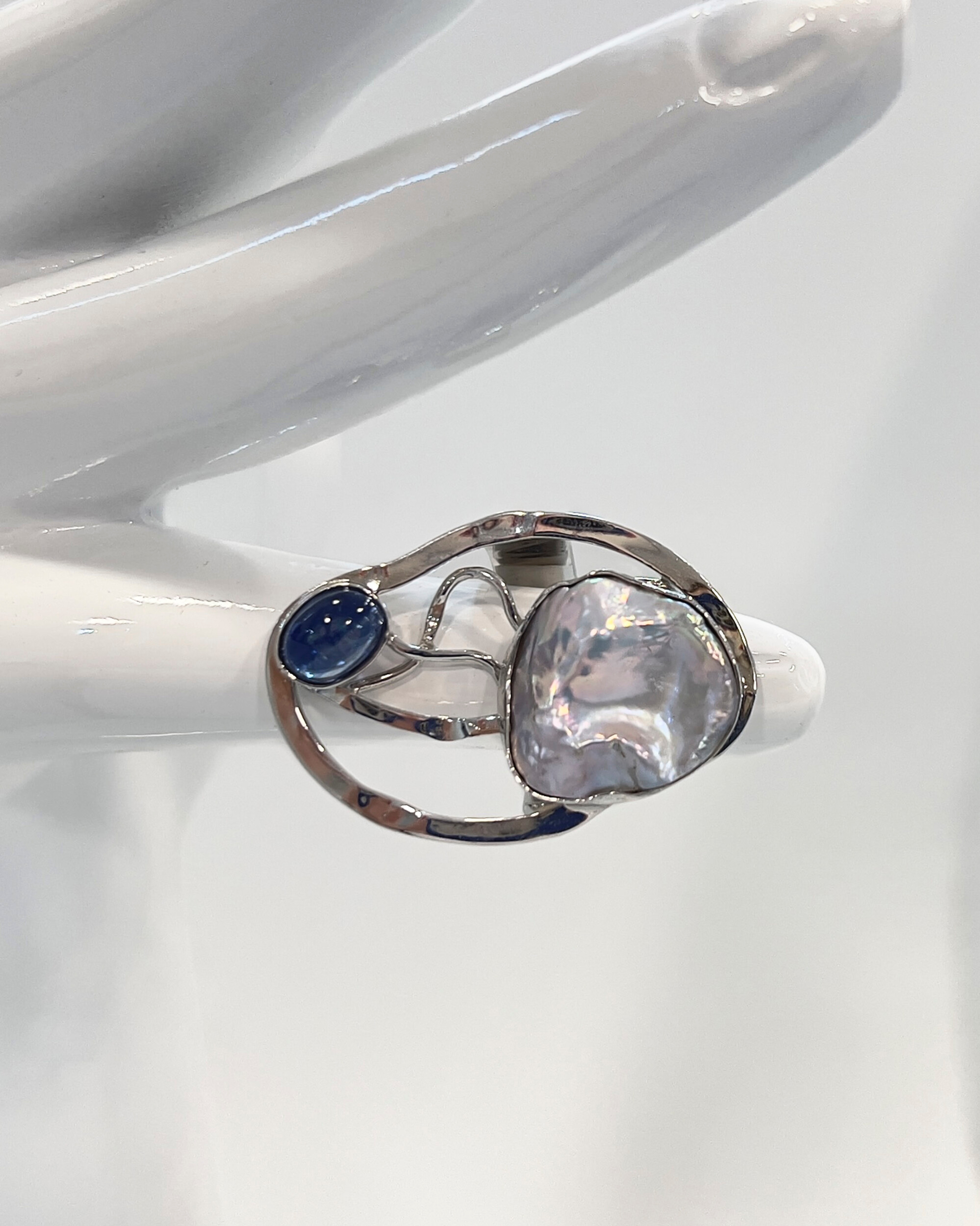 Signature statement ring with a freshwater keshi pearl and round kyanite in a silver lattice design