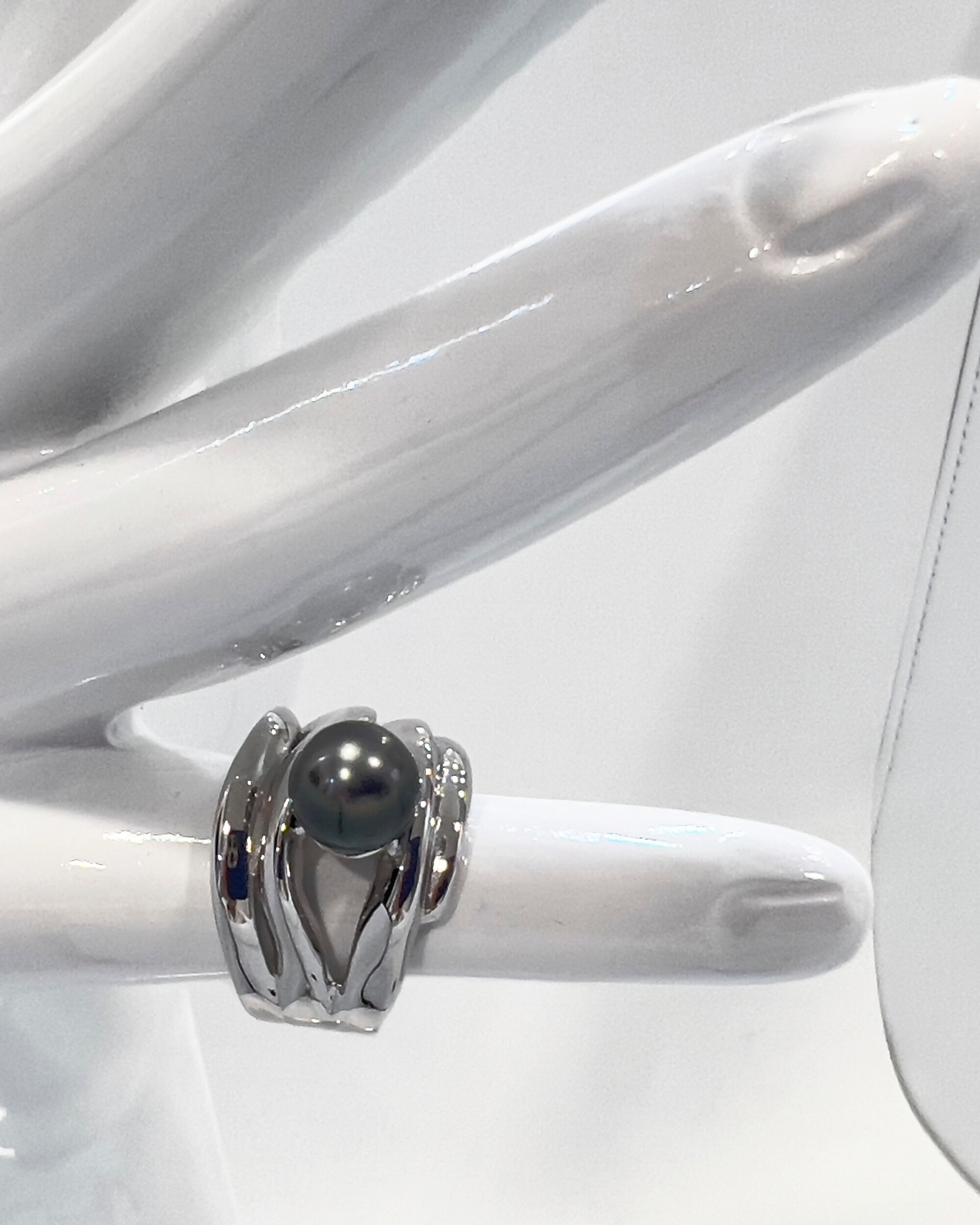 Signature round statement ring with a lustrous Tahitian pearl on a layered rhodium-plated sterling silver band