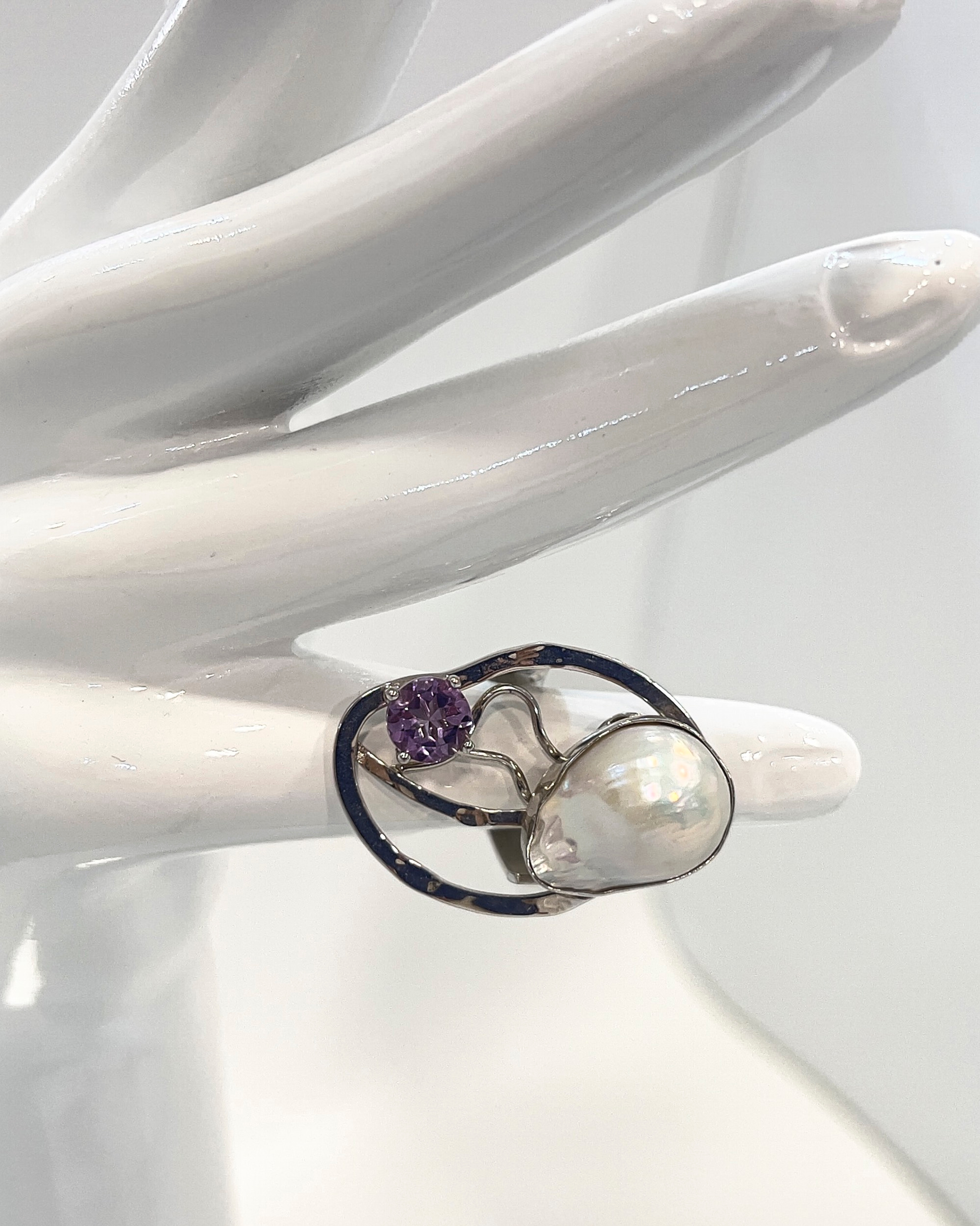 Signature baroque pearl and amethyst statement ring in rhodium-plated silver lattice