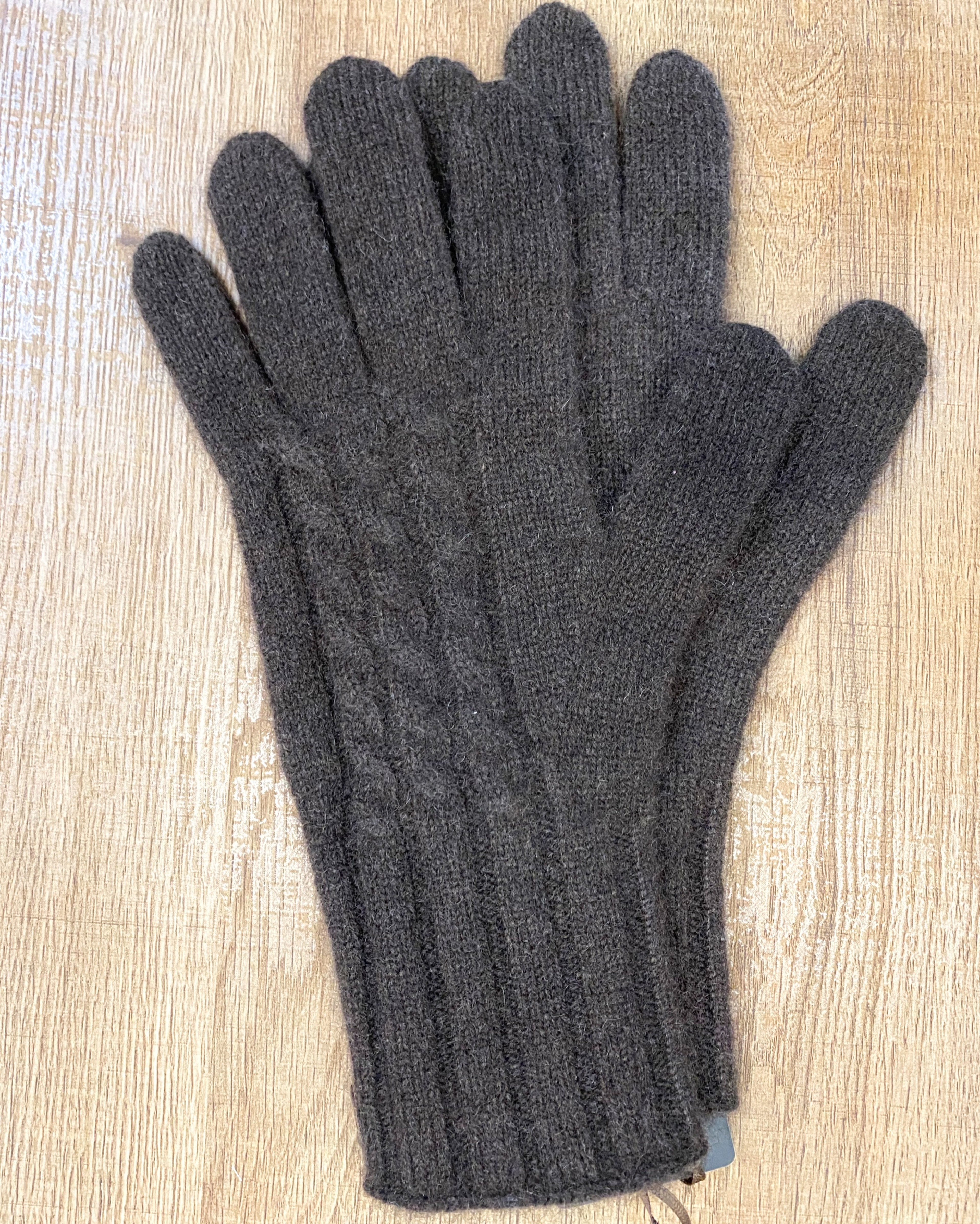 Unur model wearing dark brown cable knit yak wool gloves