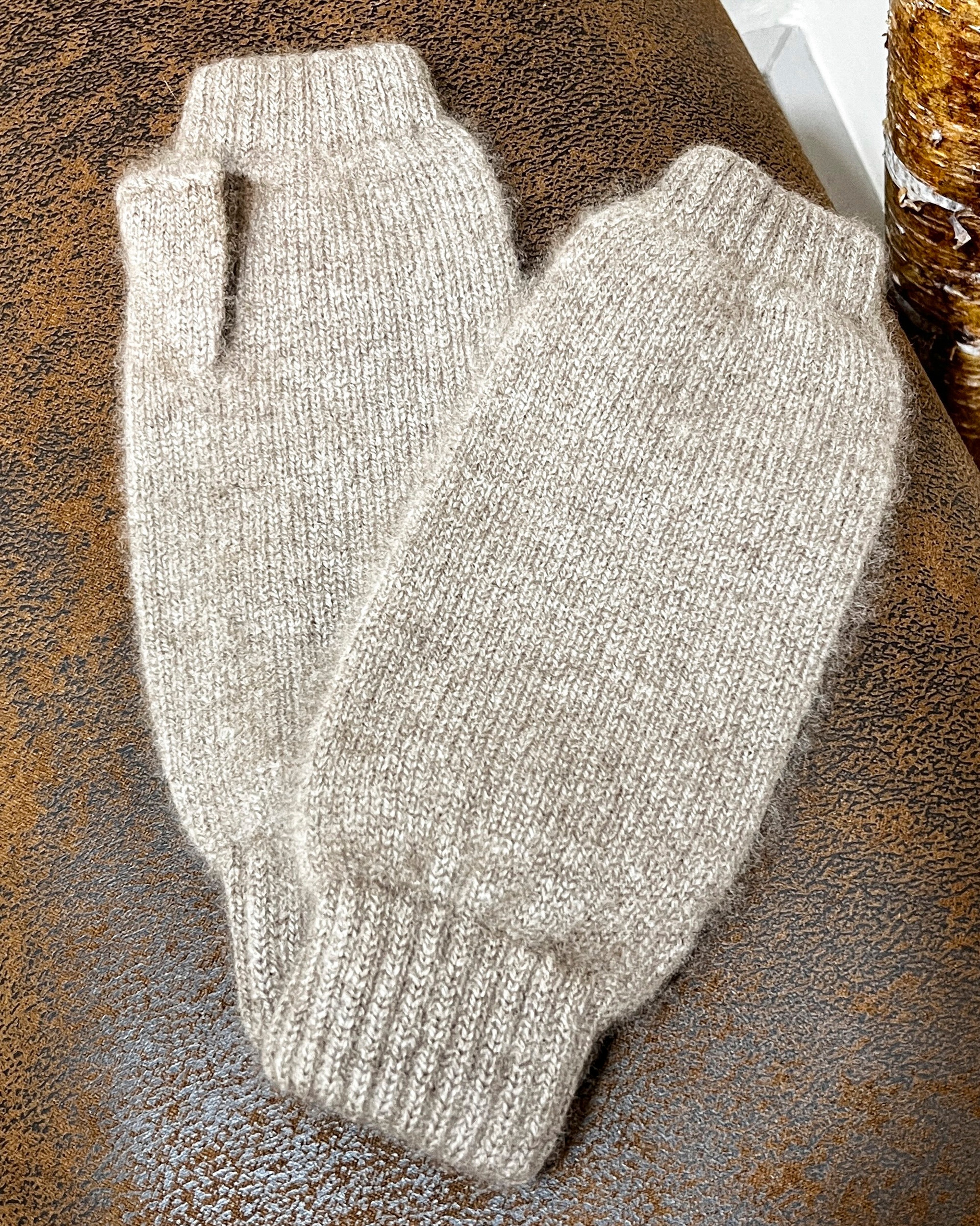 Unisex cashmere handwarmers in natural brown