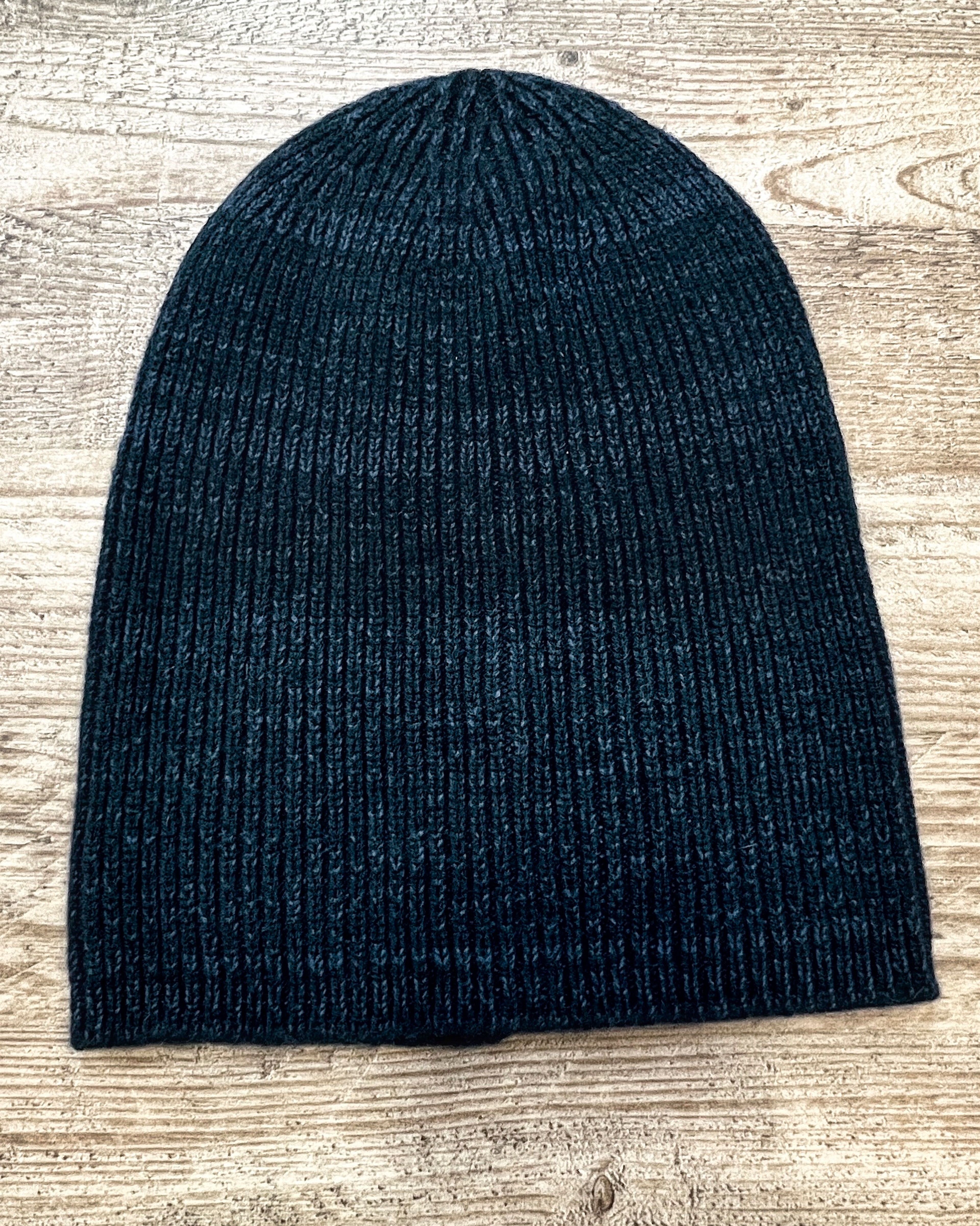 Unur dark blue ribbed cashmere hat