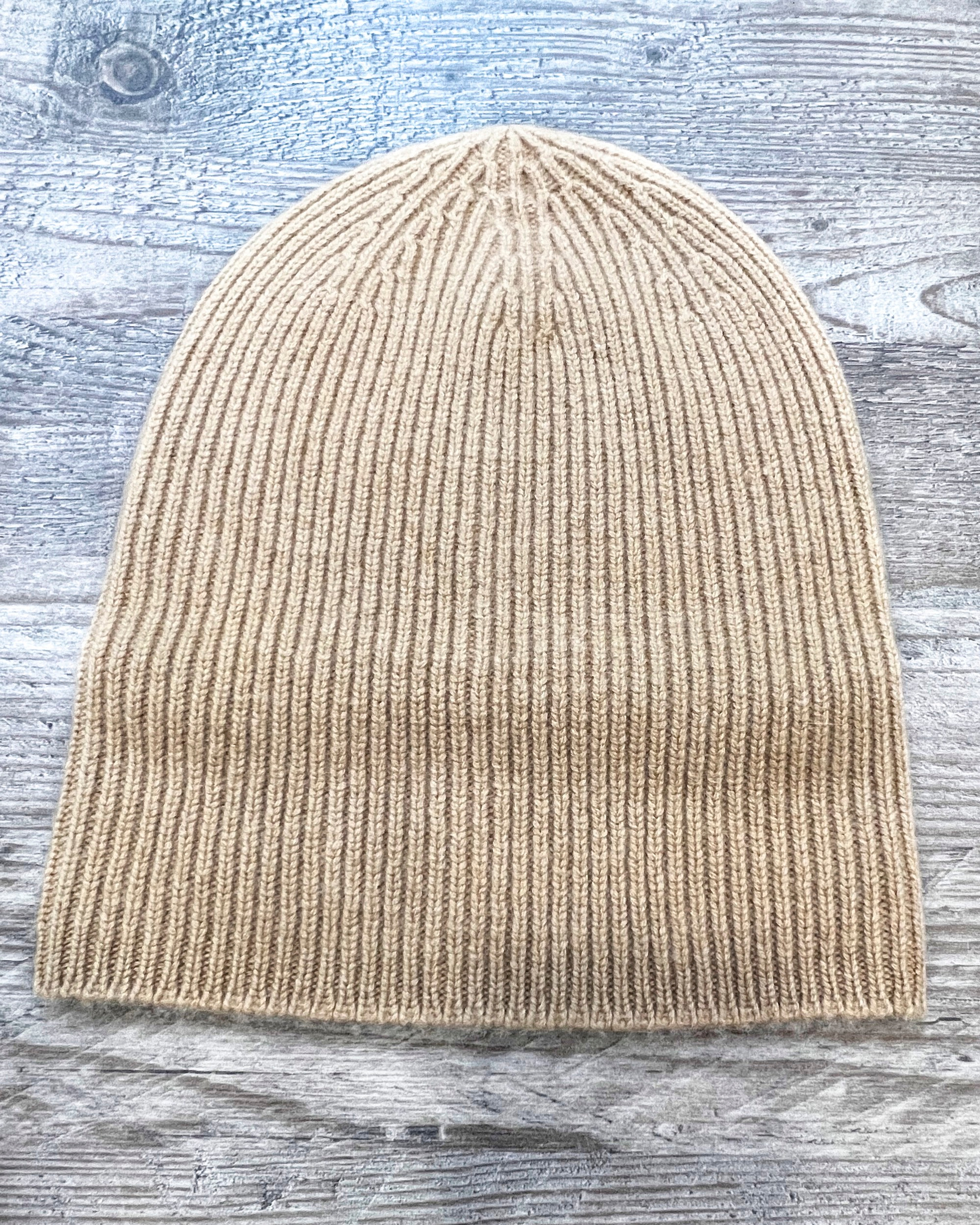 Unur beige ribbed cashmere hat