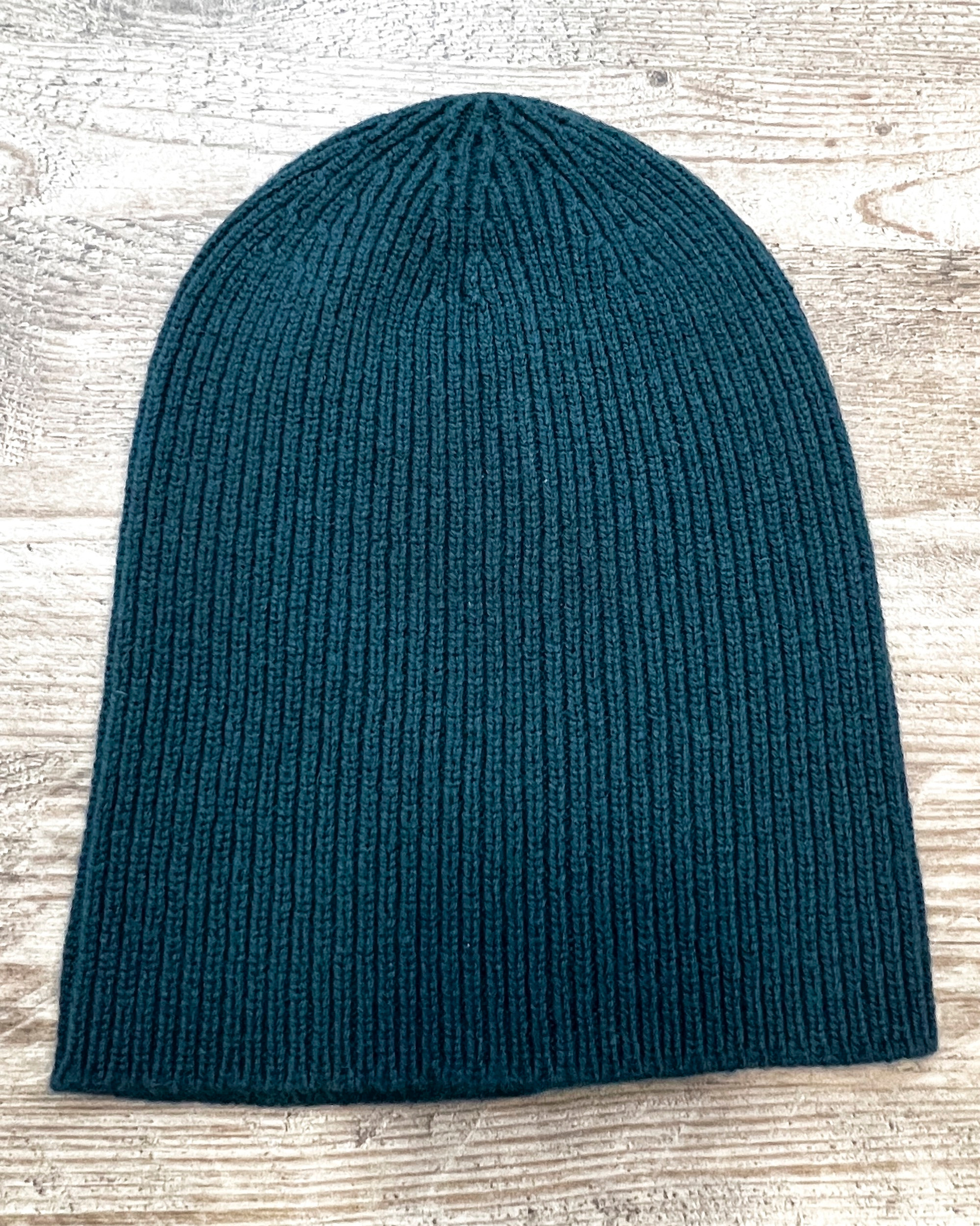 Unur dark green ribbed cashmere hat