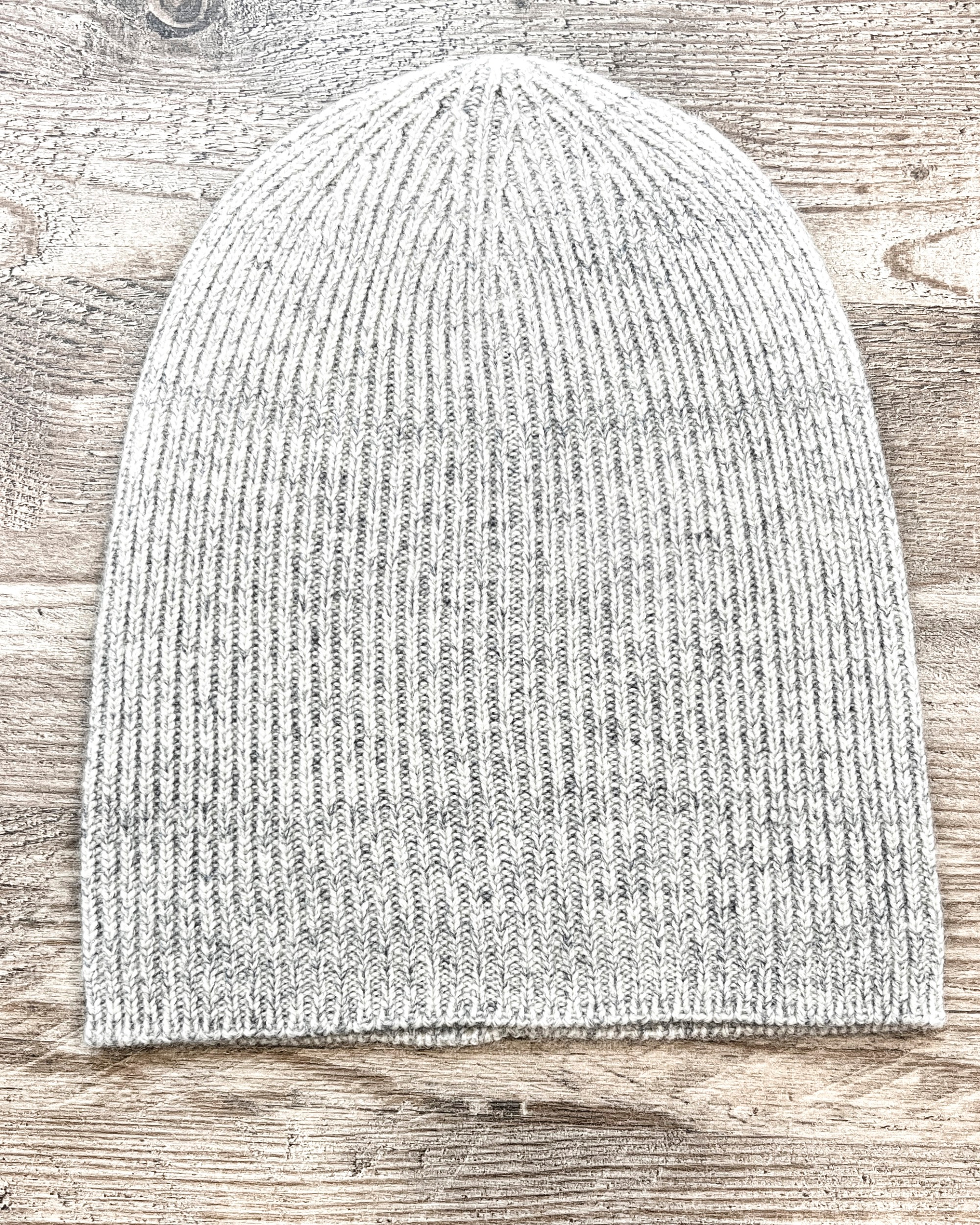 Unur light grey ribbed cashmere hat